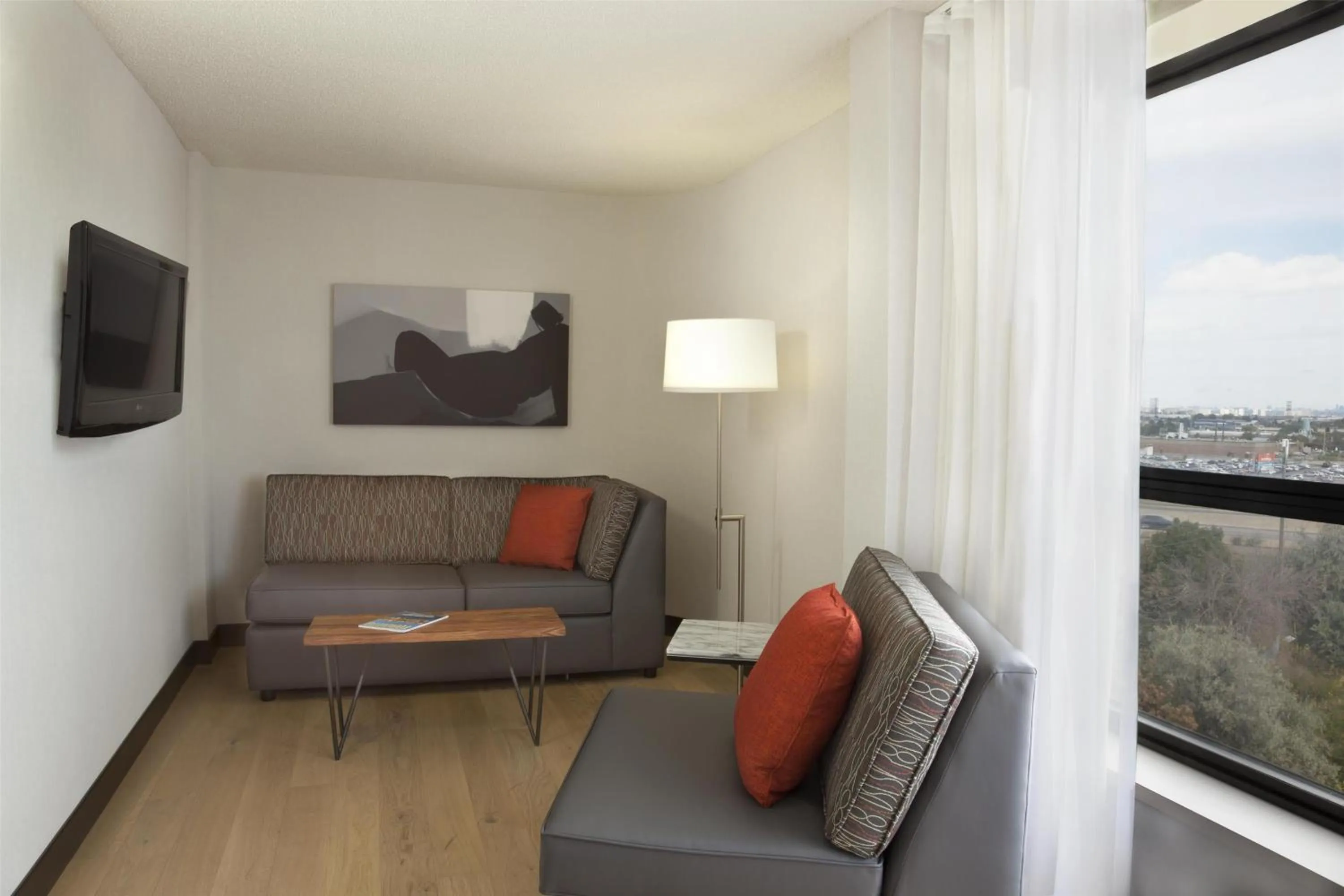 Living room in Hilton Toronto Airport Hotel & Suites