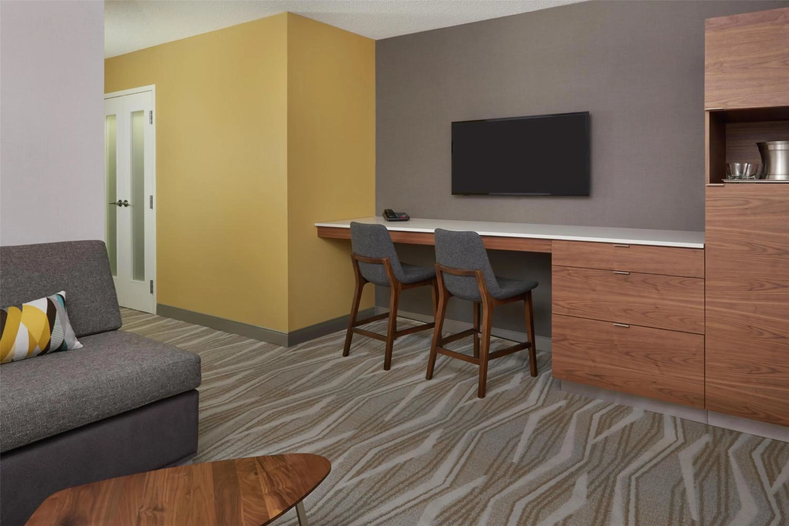 Living room in Hilton Toronto Airport Hotel & Suites