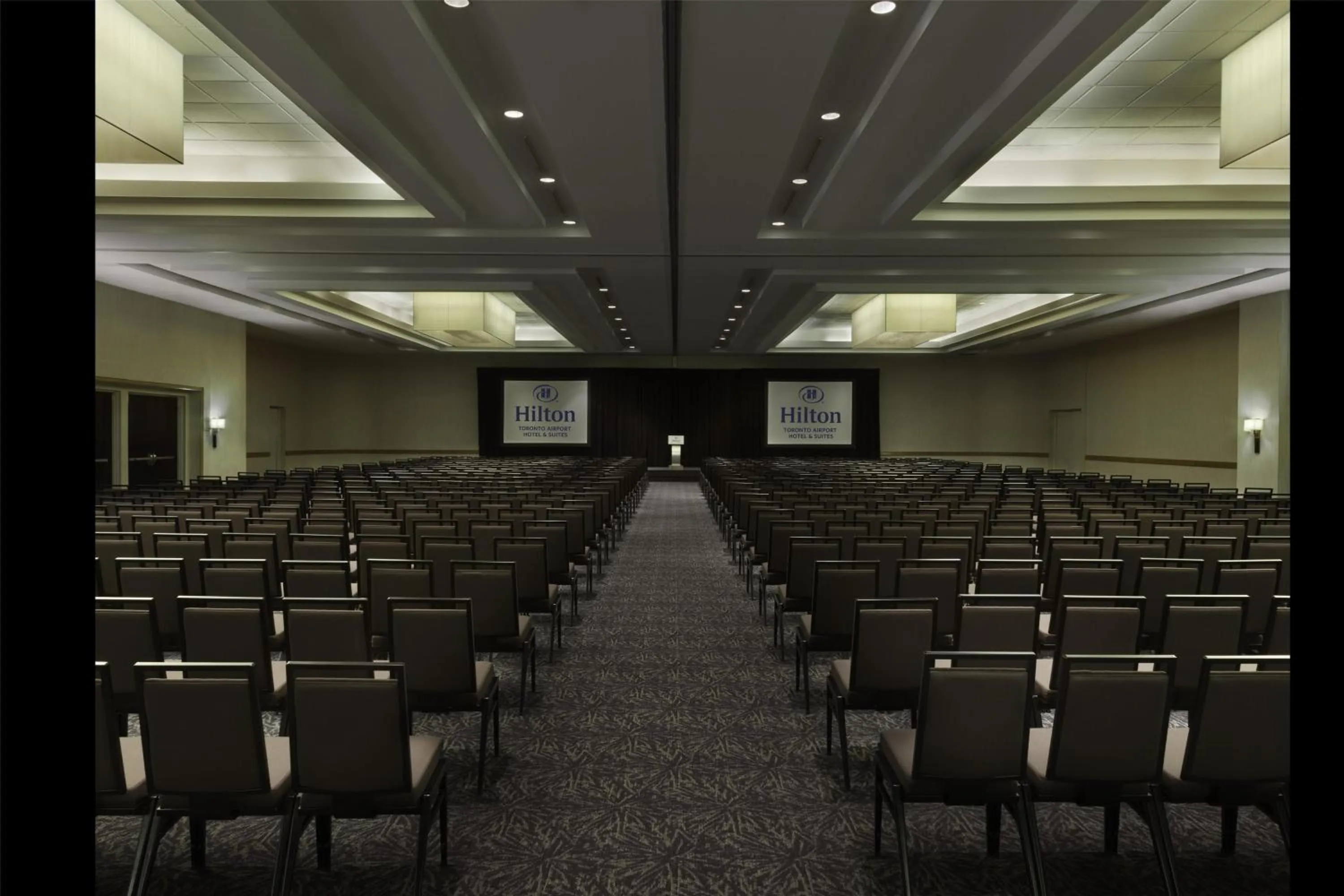Meeting/conference room in Hilton Toronto Airport Hotel & Suites