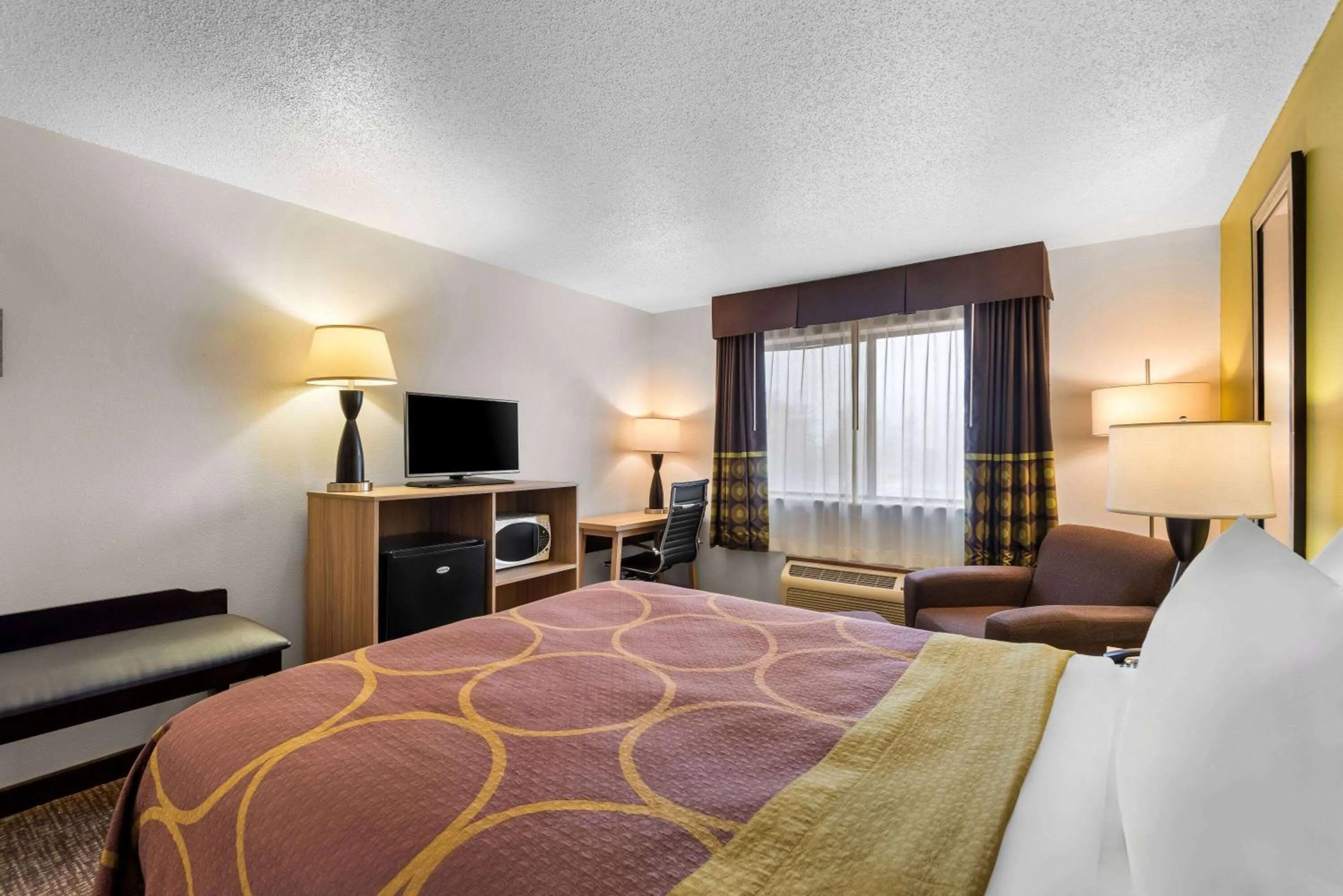 Bed in Super 8 by Wyndham Oelwein