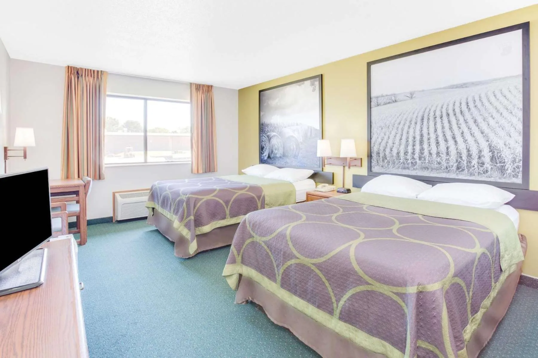 Bedroom, Bed in Super 8 by Wyndham Oelwein