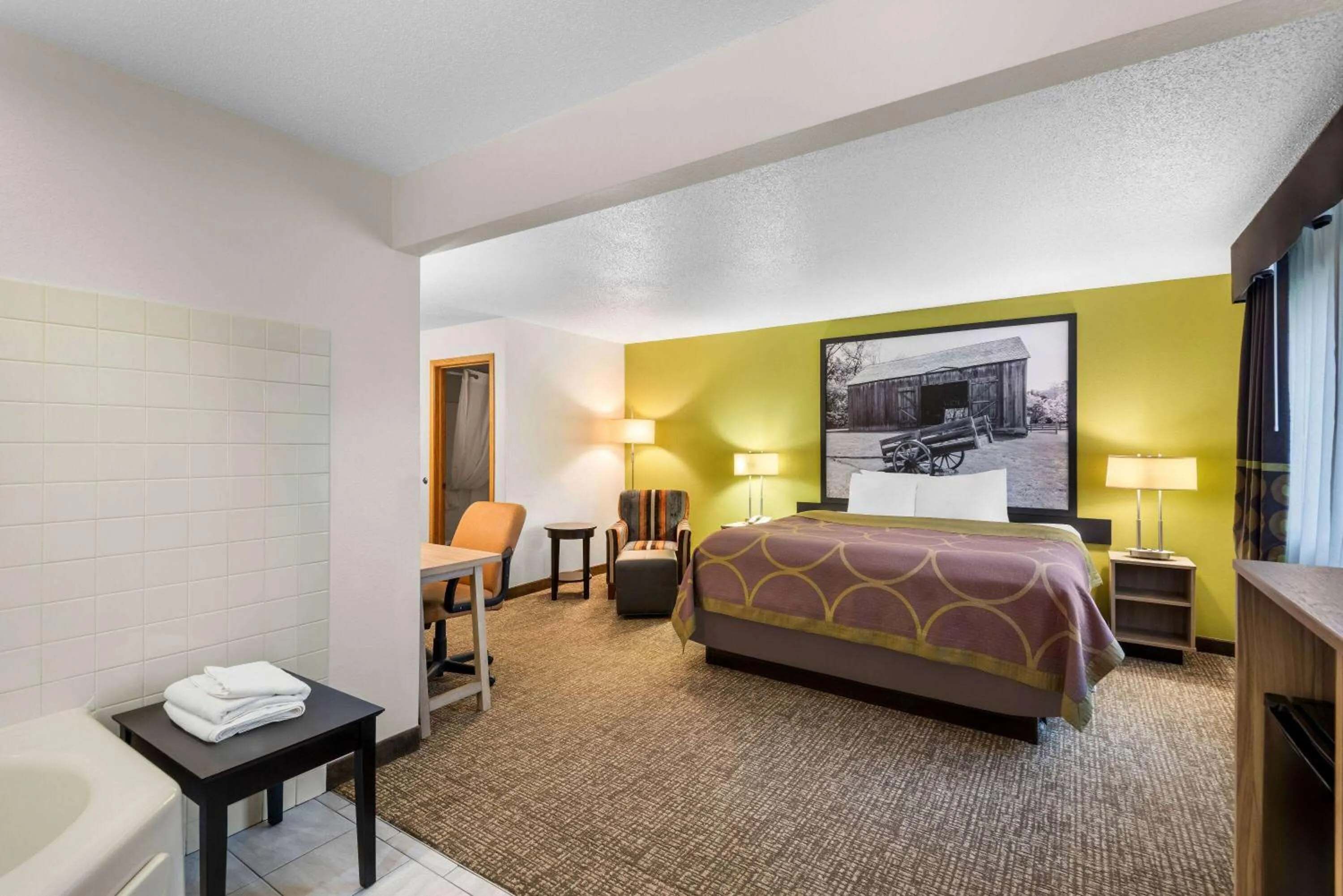 Photo of the whole room, Bed in Super 8 by Wyndham Oelwein