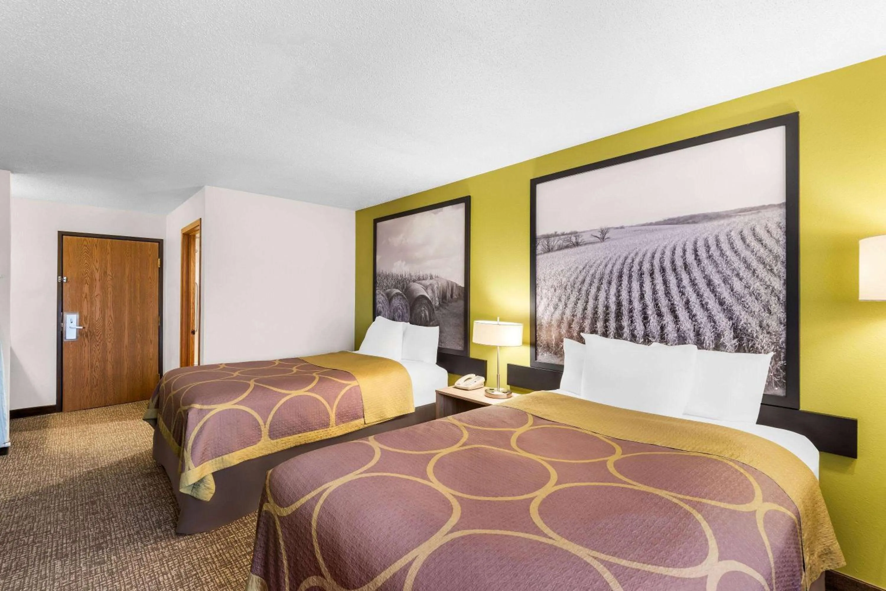 Bed in Super 8 by Wyndham Oelwein