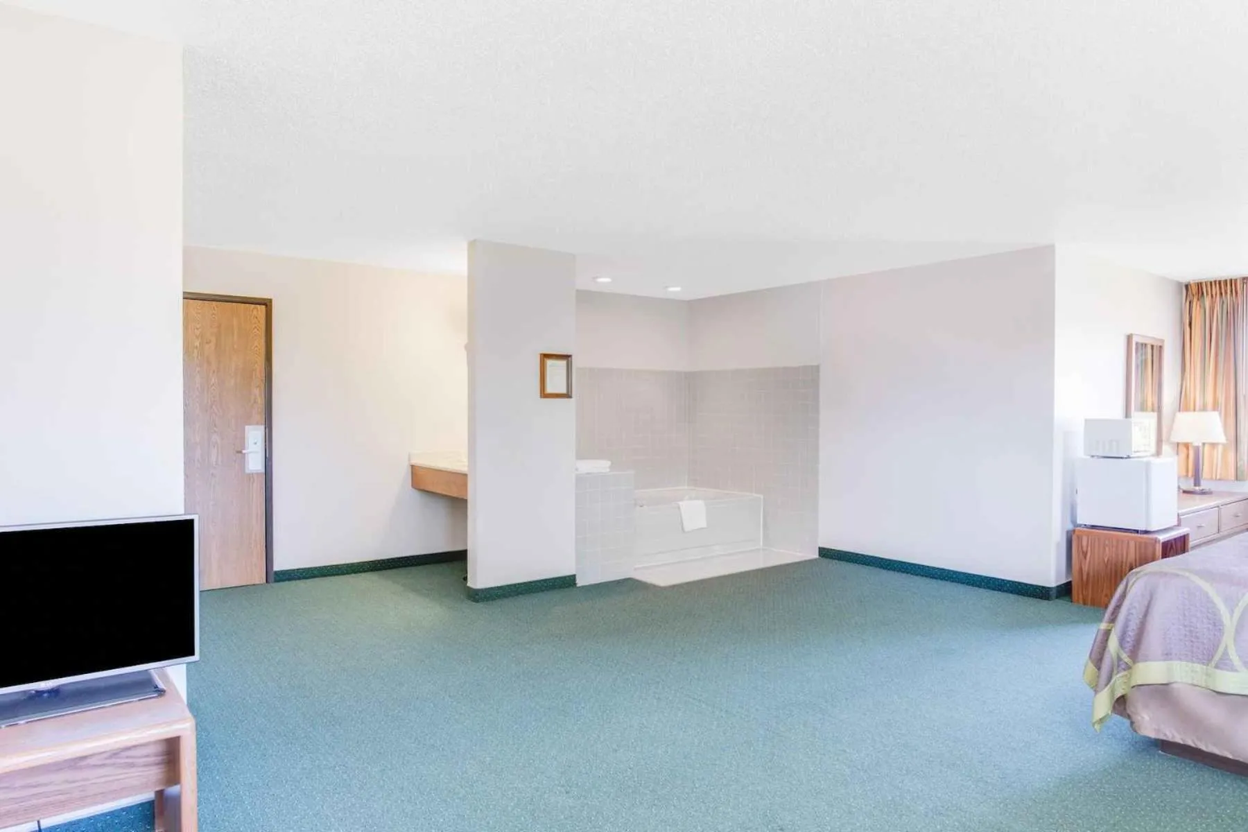 Bathroom, Bed in Super 8 by Wyndham Oelwein