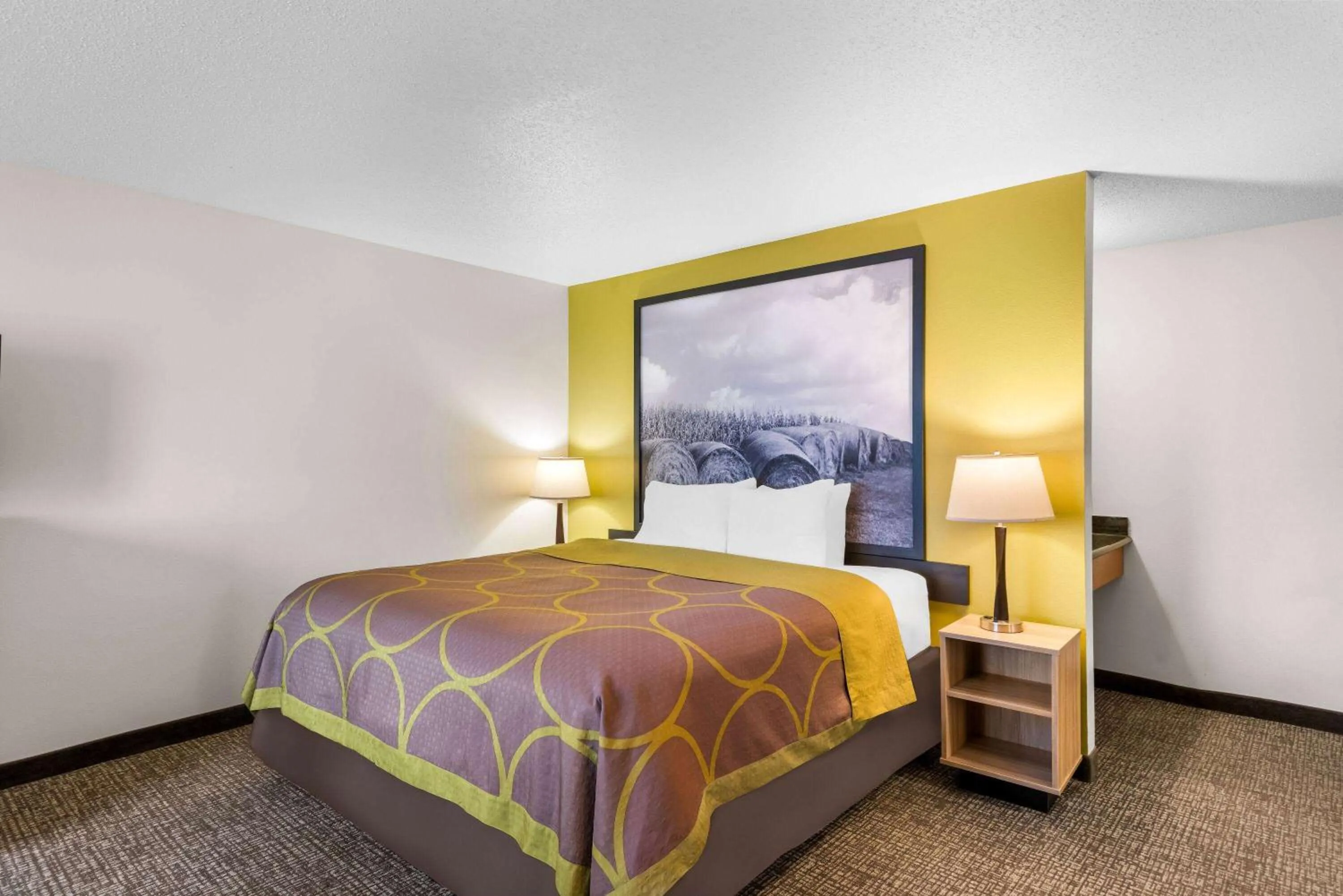 Photo of the whole room, Bed in Super 8 by Wyndham Oelwein