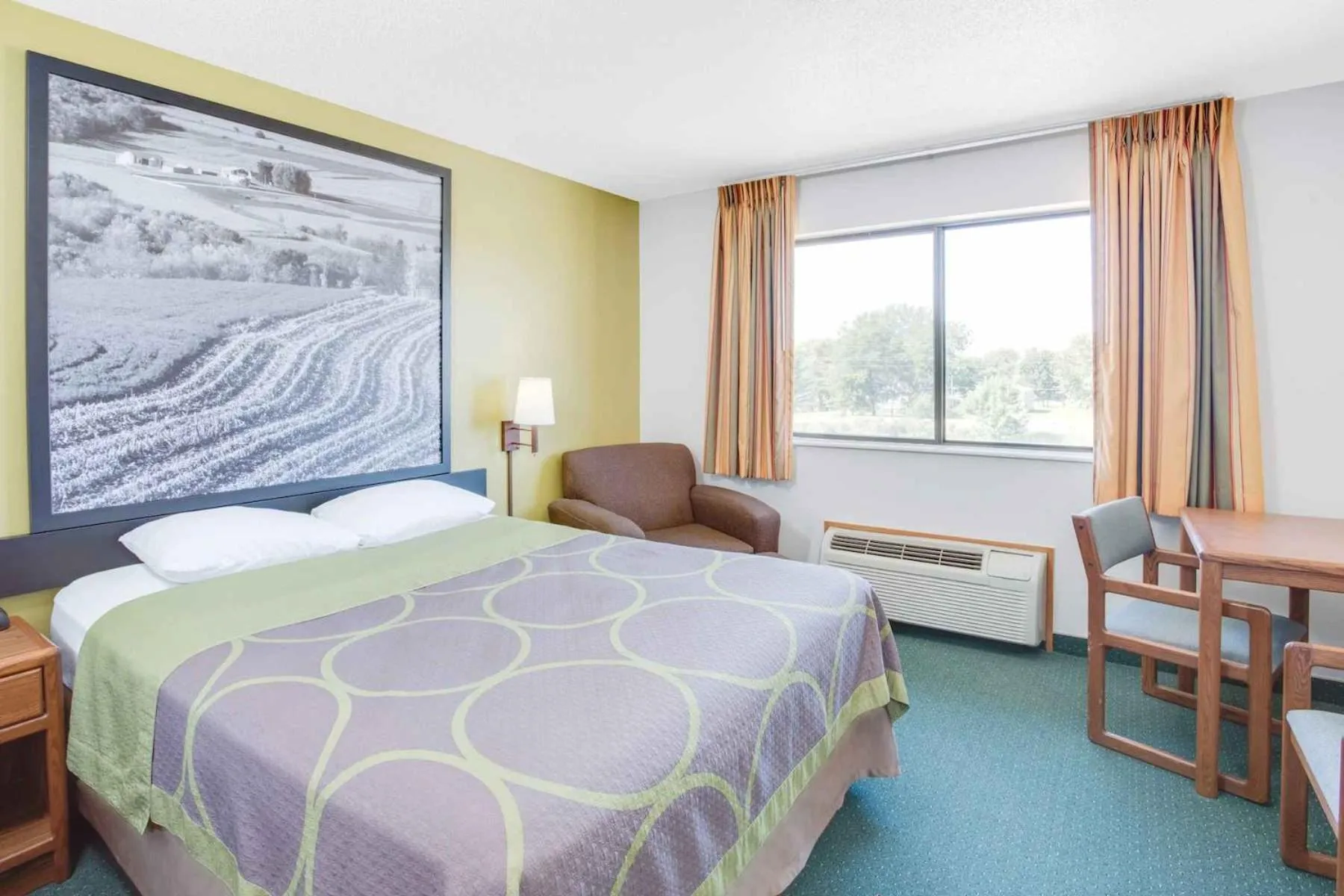 Bedroom, Bed in Super 8 by Wyndham Oelwein