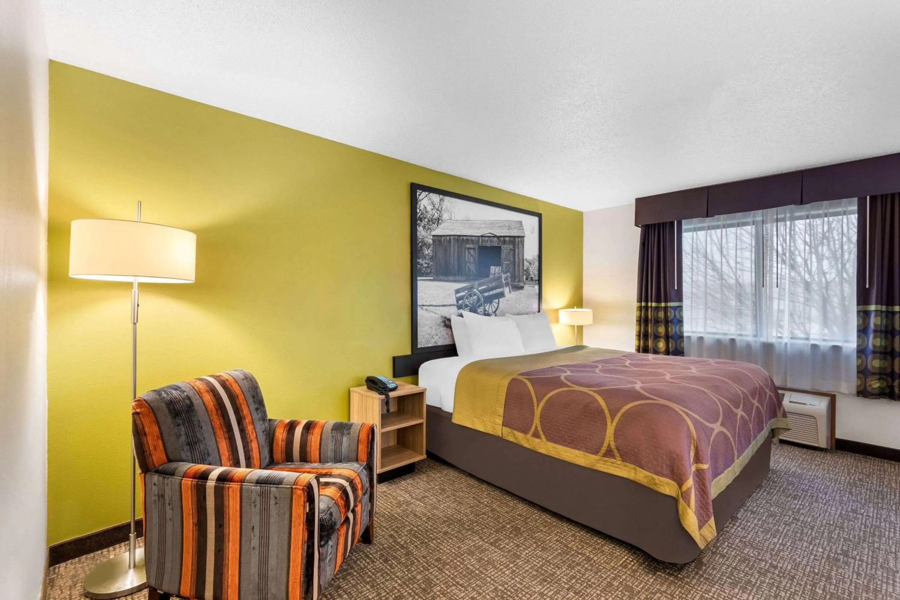 Photo of the whole room, Bed in Super 8 by Wyndham Oelwein