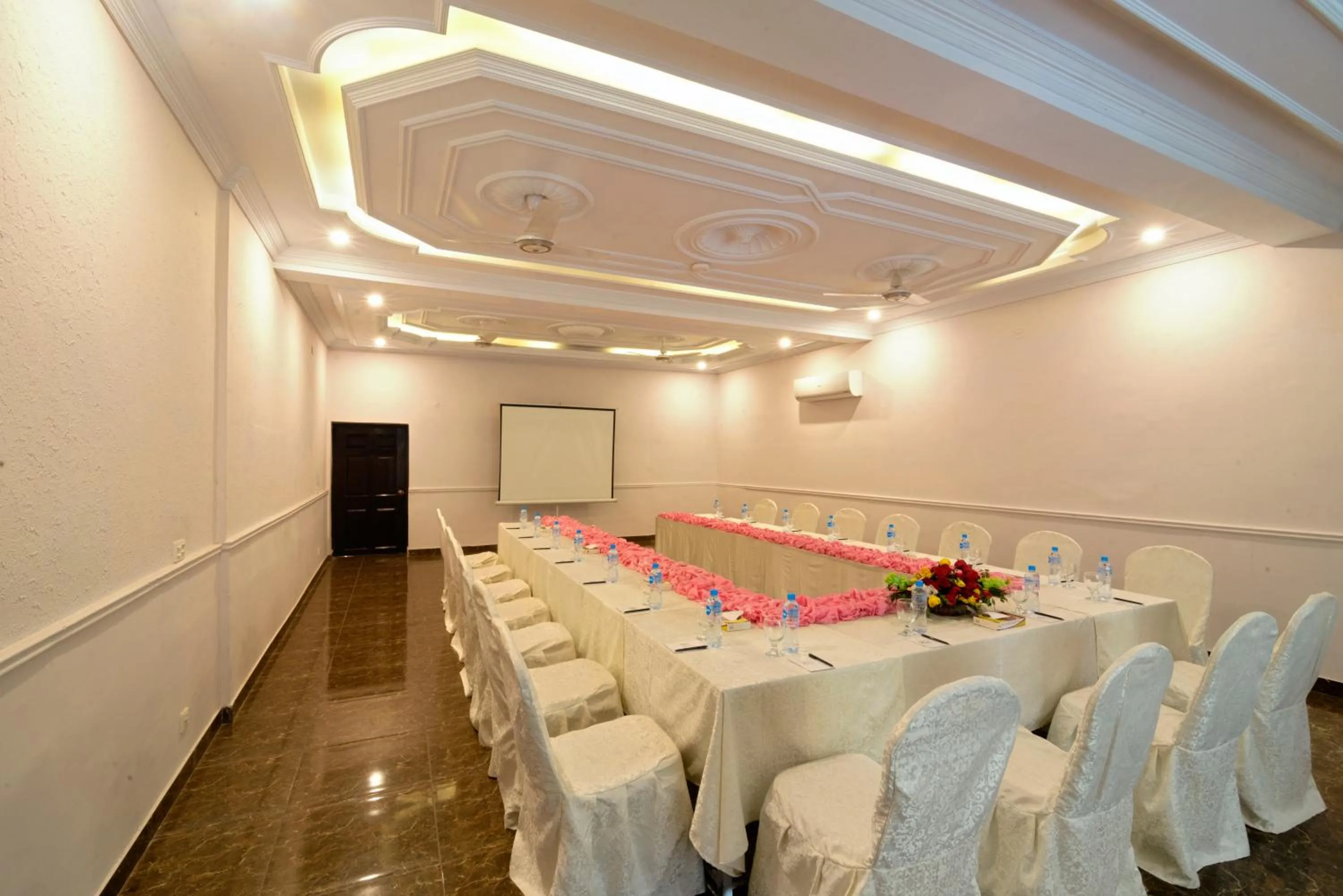 Meeting/conference room in Hotel One Lalazar Multan
