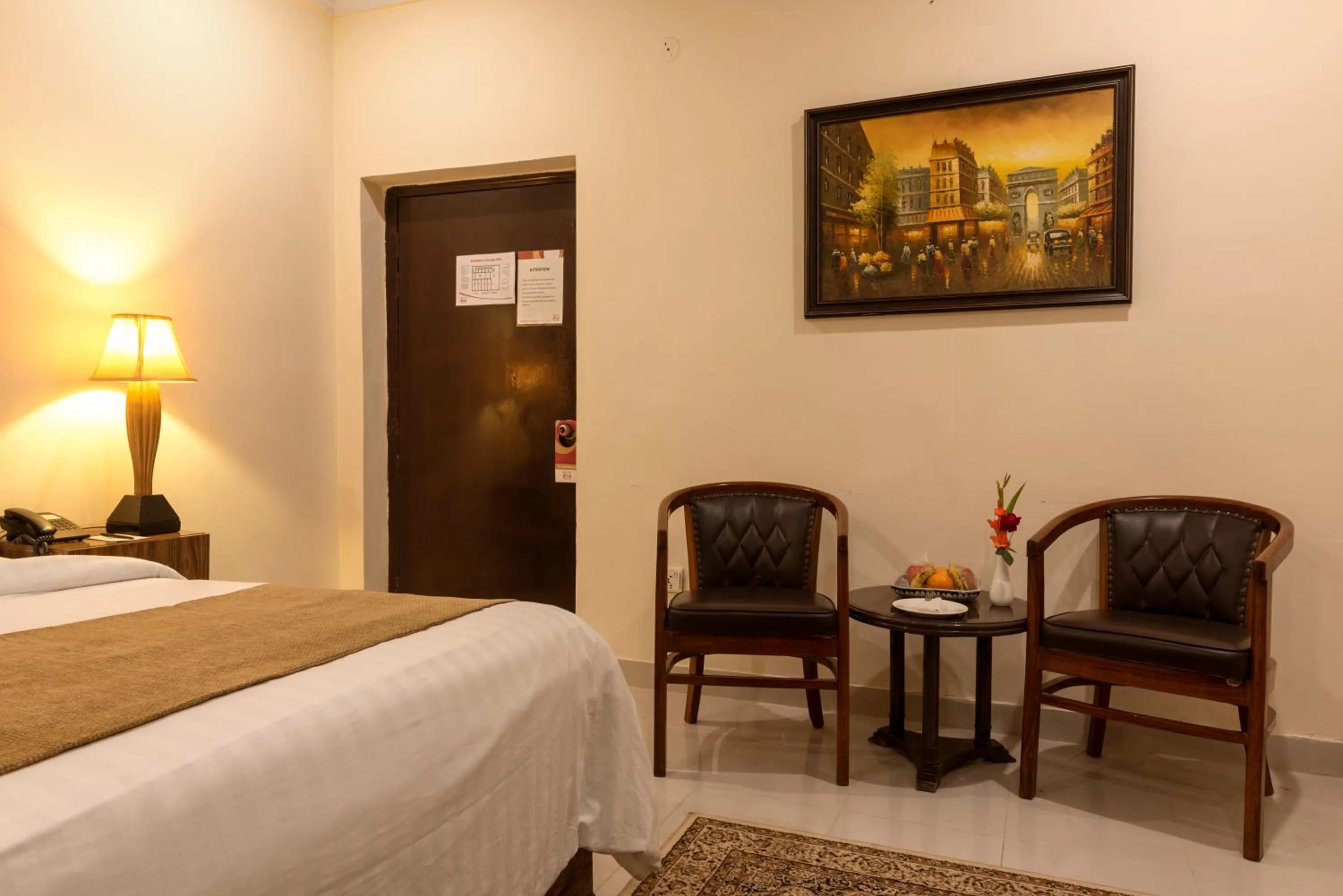 Seating area, Bed in Hotel One Lalazar Multan