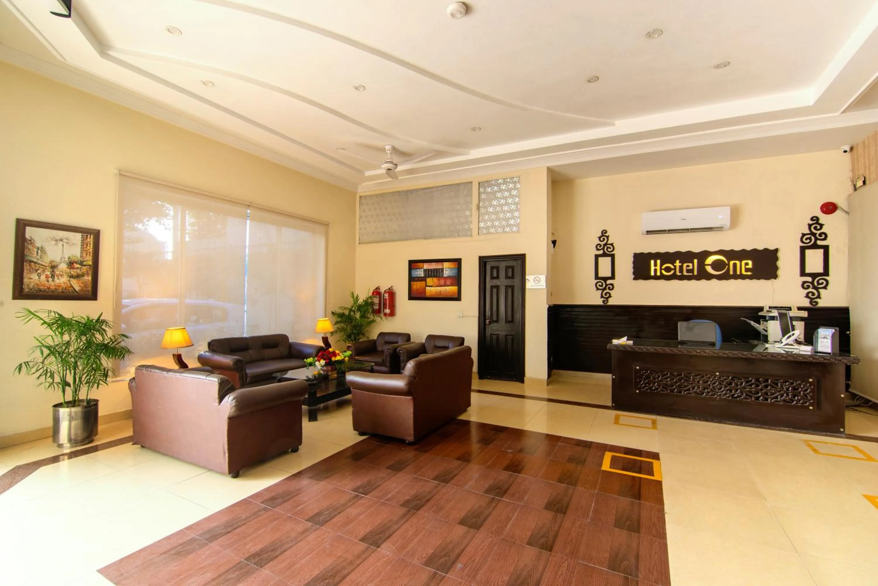 Lobby or reception in Hotel One Lalazar Multan