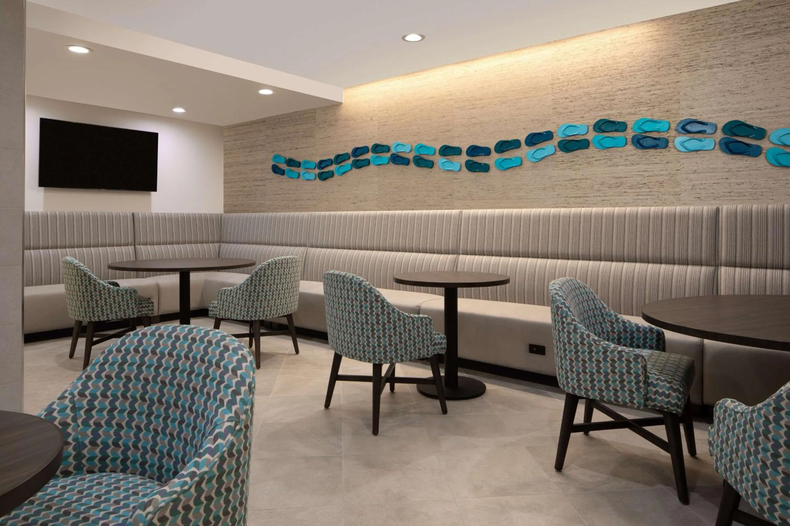 Lounge or bar in DoubleTree Suites by Hilton Orlando at Disney Springs