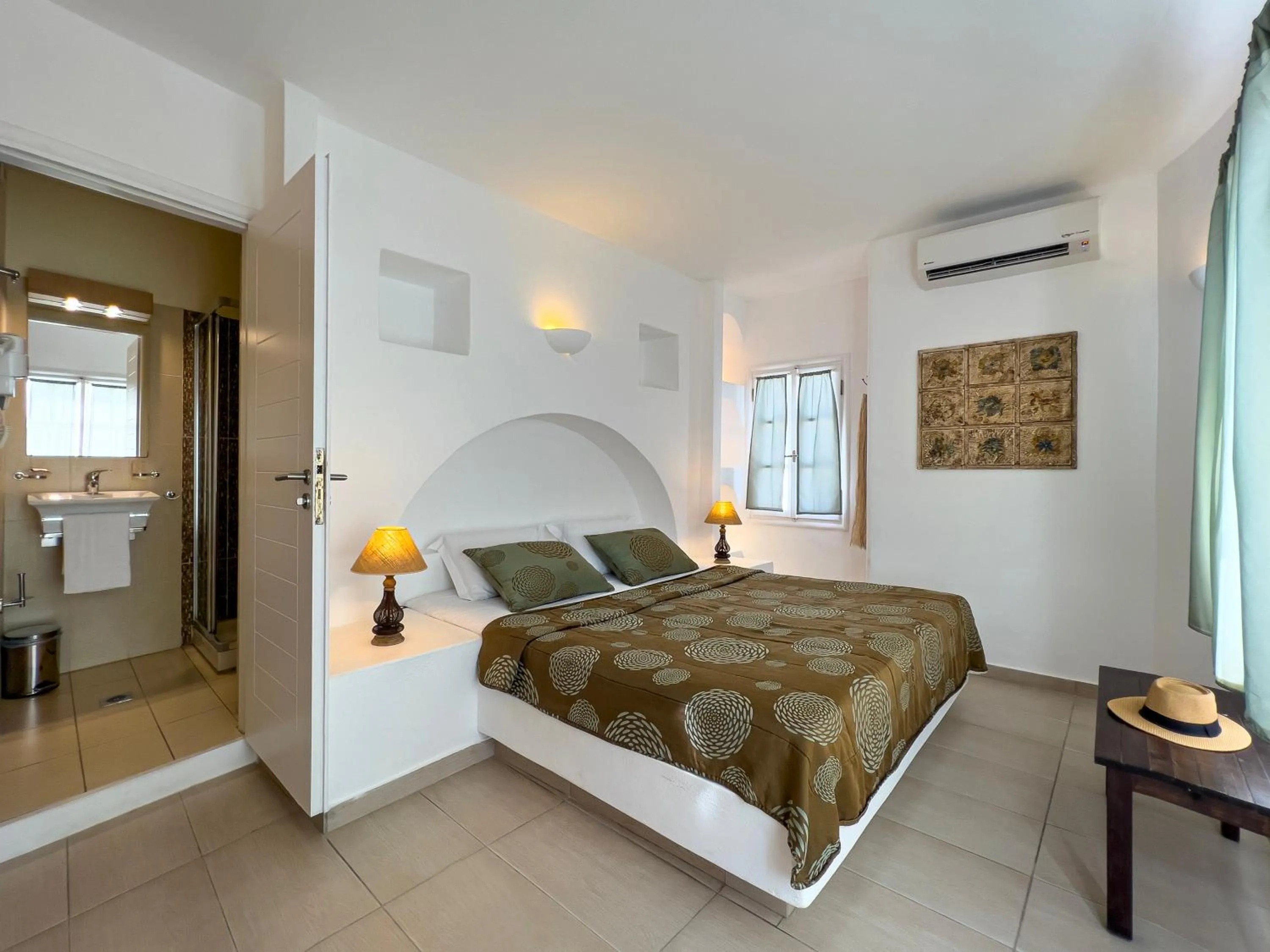 Aspalathras White Hotel