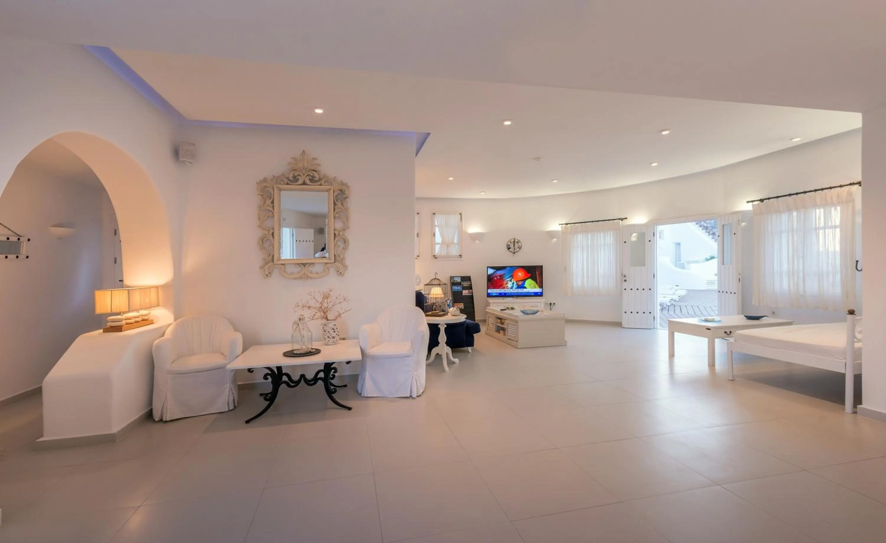 Communal lounge/ TV room in Aspalathras White Hotel