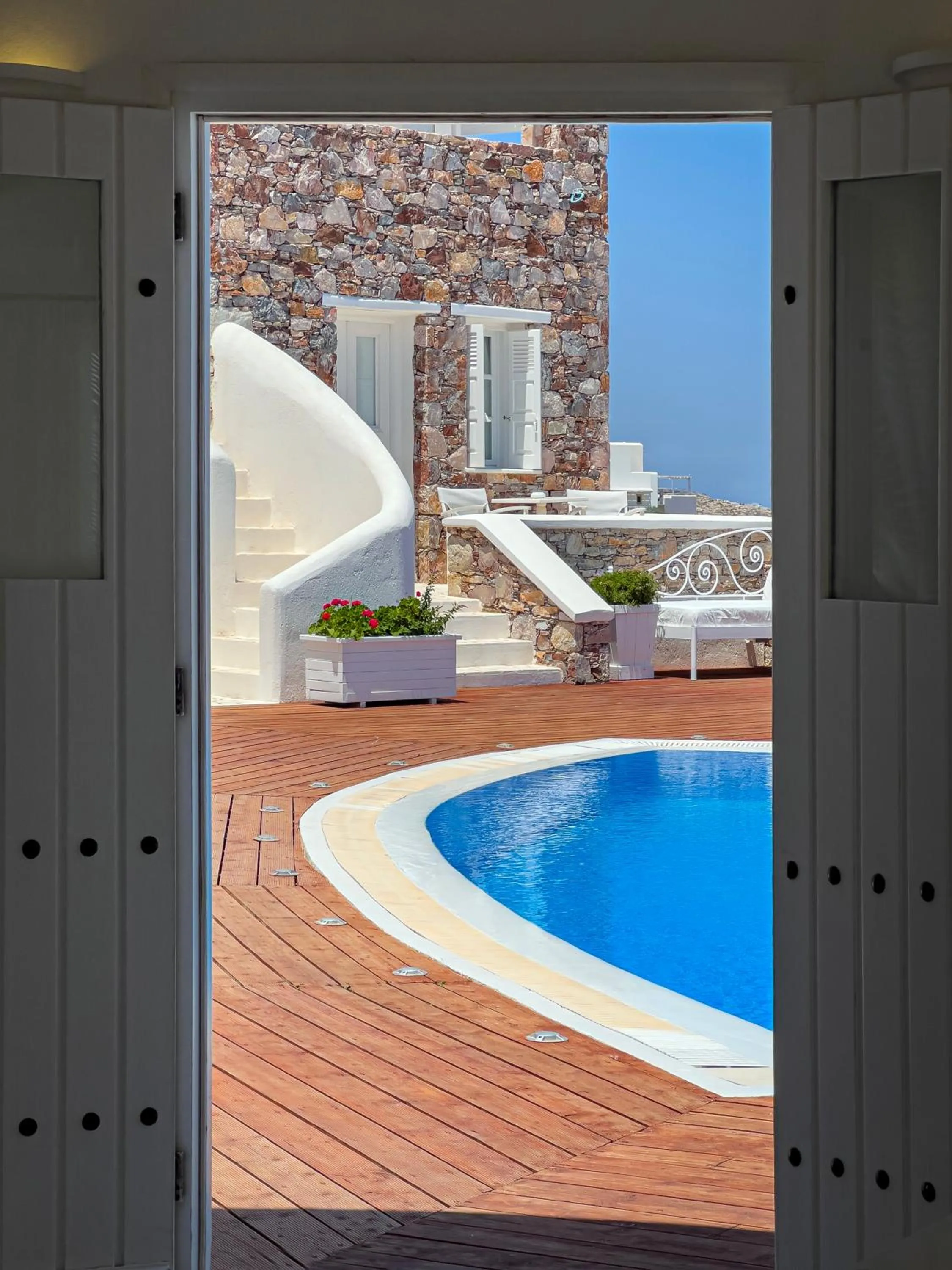 Aspalathras White Hotel