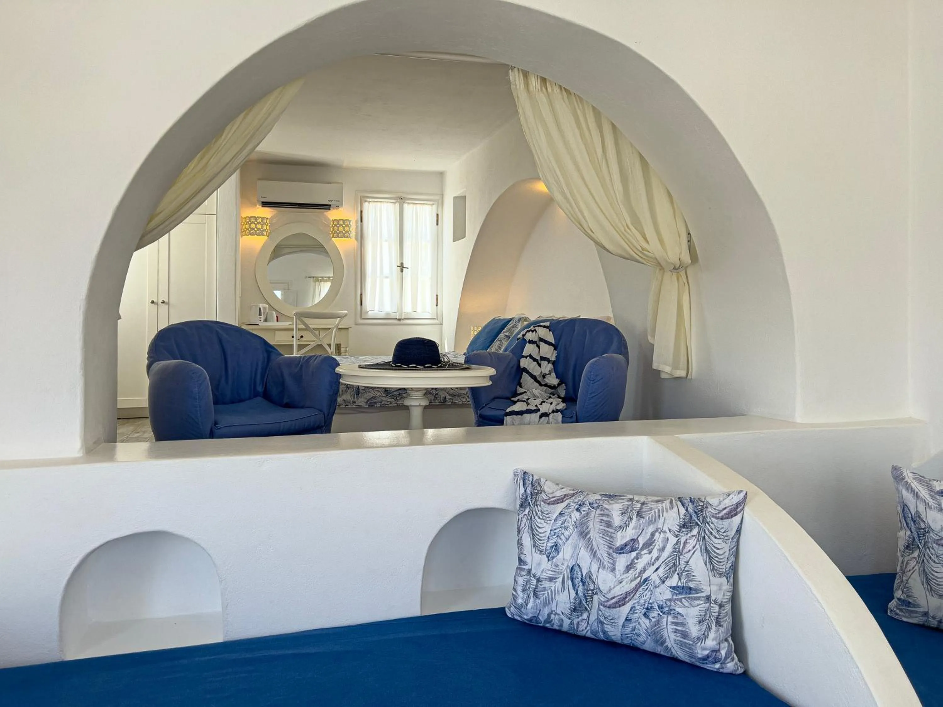 Aspalathras White Hotel