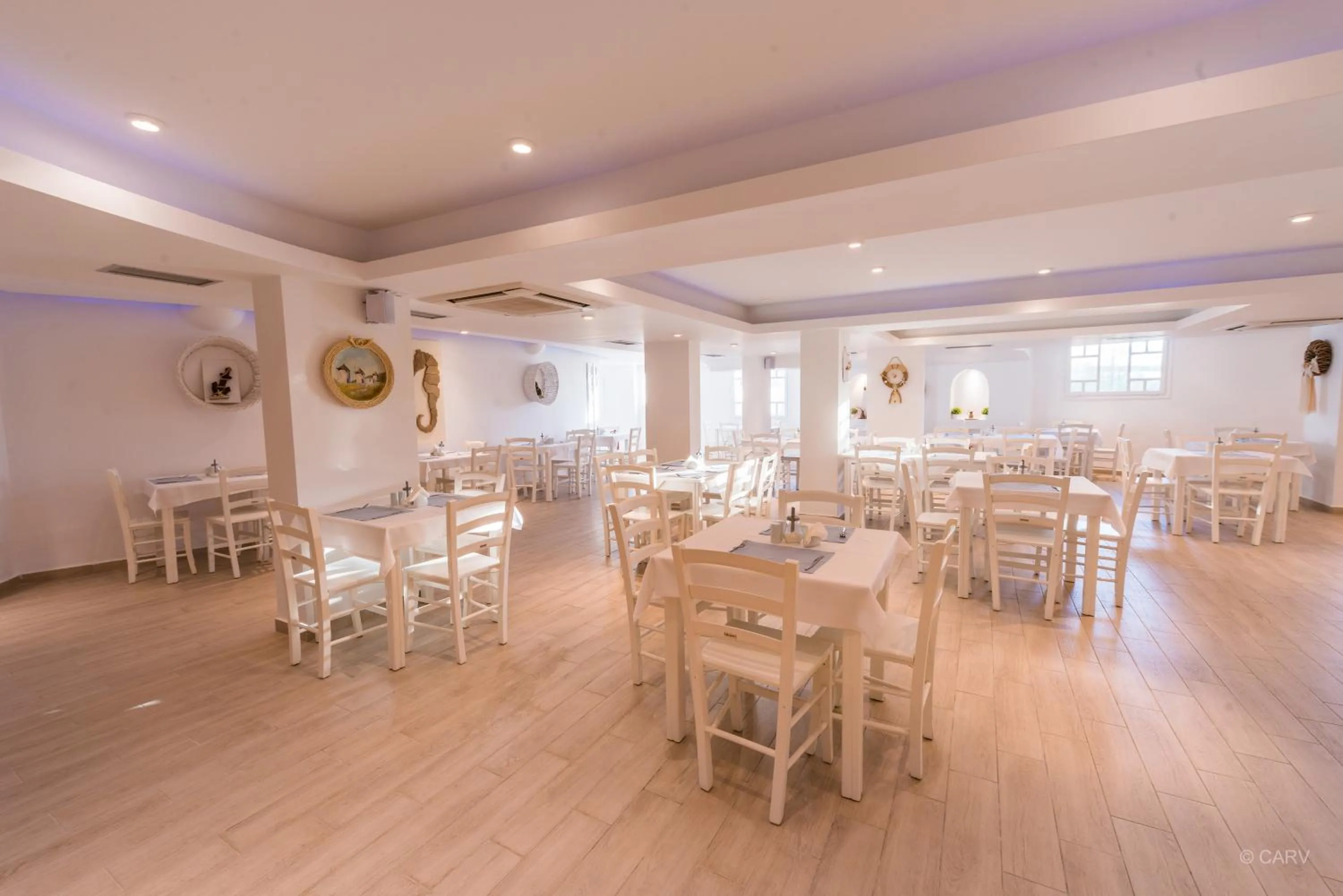 Restaurant/places to eat in Aspalathras White Hotel