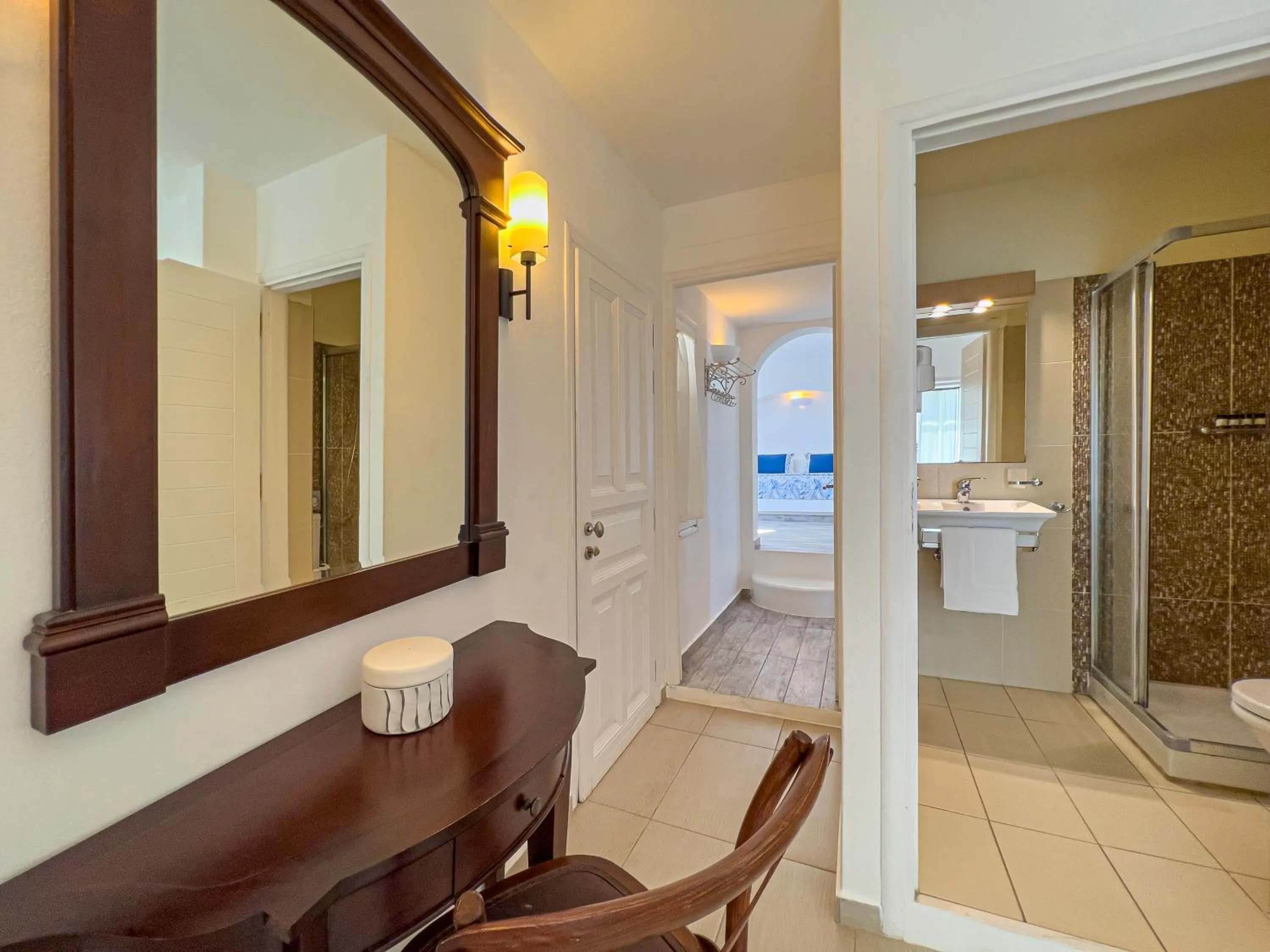 Aspalathras White Hotel