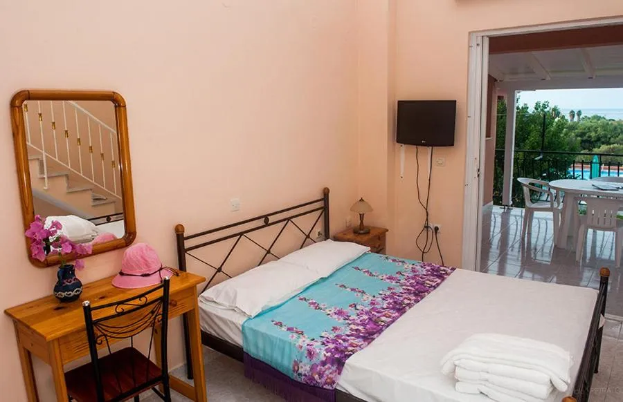 Bed in Paradise Studios