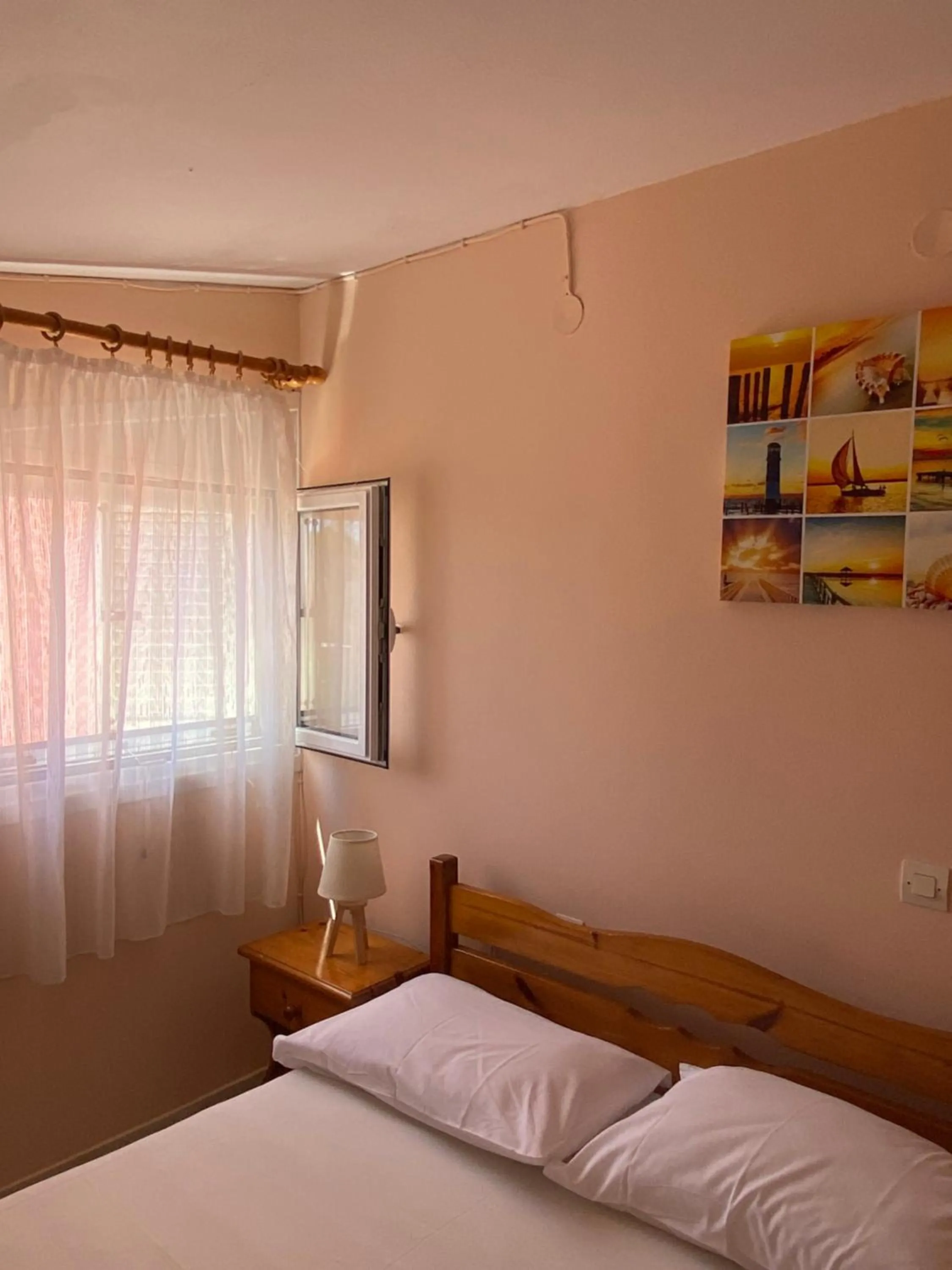 Bed in Paradise Studios