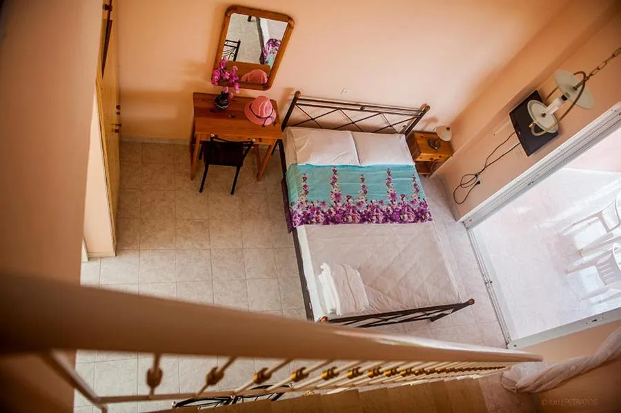 Bed in Paradise Studios