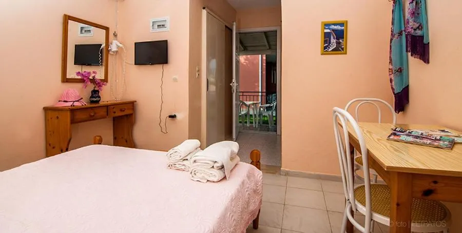 Photo of the whole room, Bed in Paradise Studios