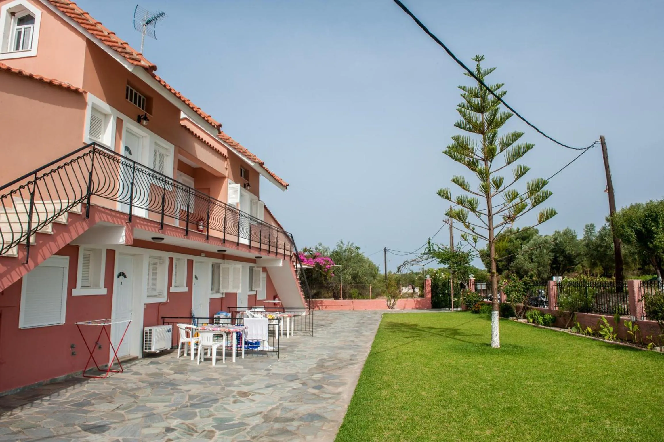 Facade/entrance in Paradise Studios