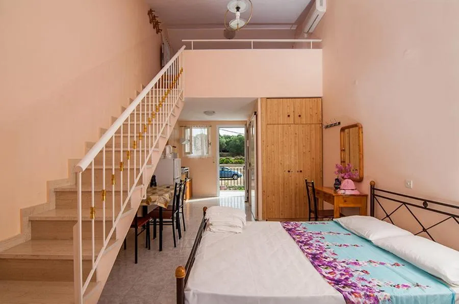 Photo of the whole room, Bed in Paradise Studios