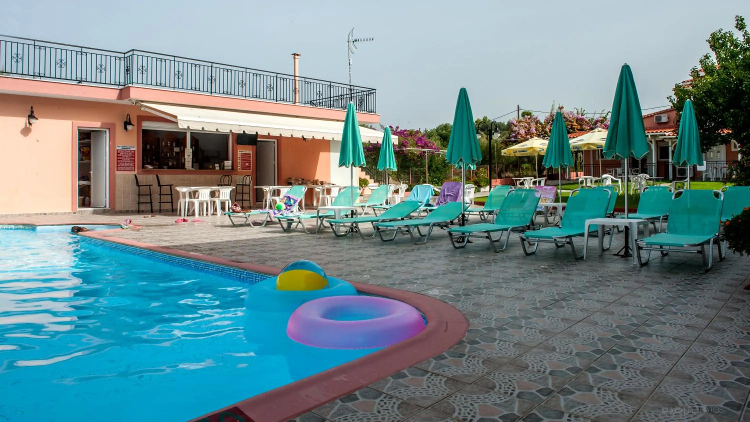 Restaurant/places to eat in Paradise Studios