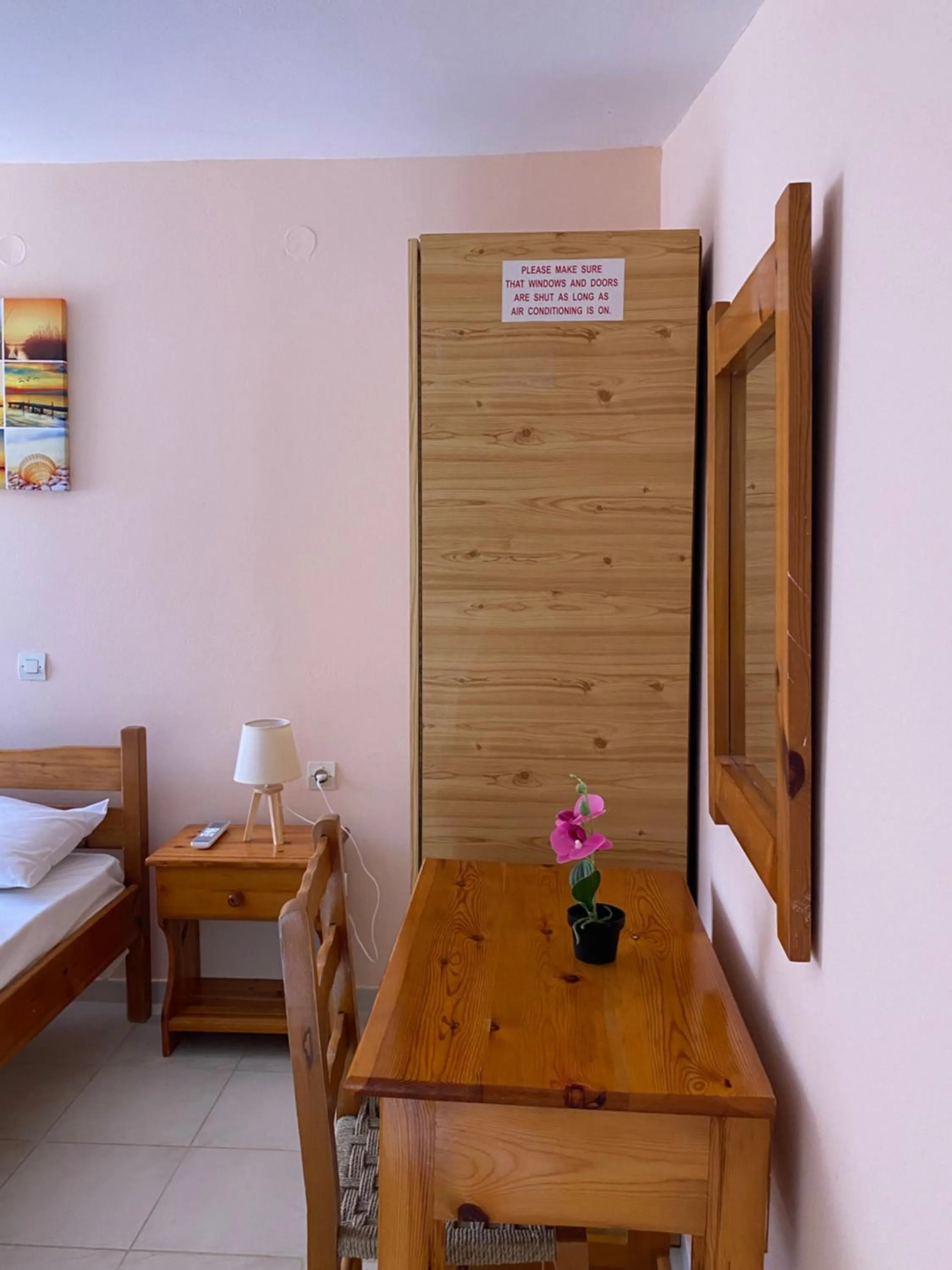 Bed in Paradise Studios