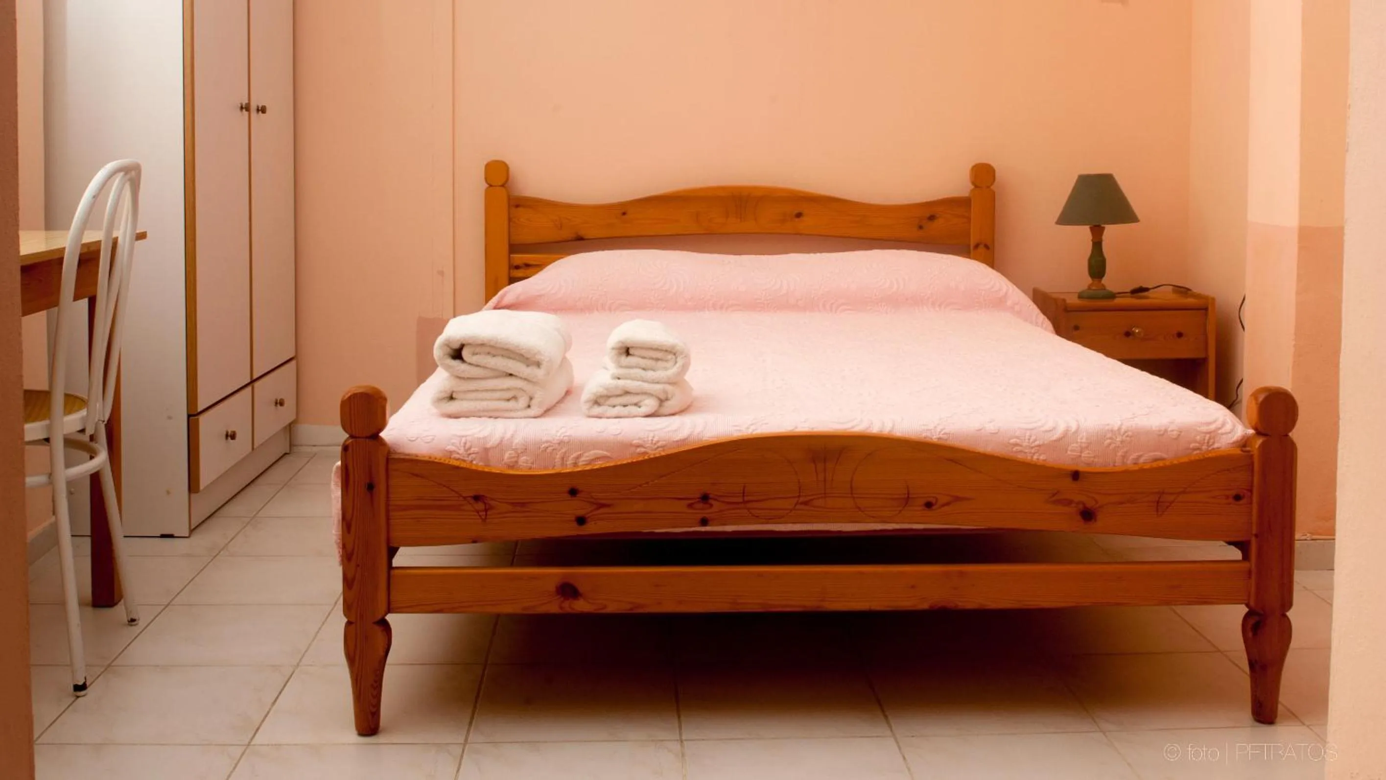 Bed in Paradise Studios