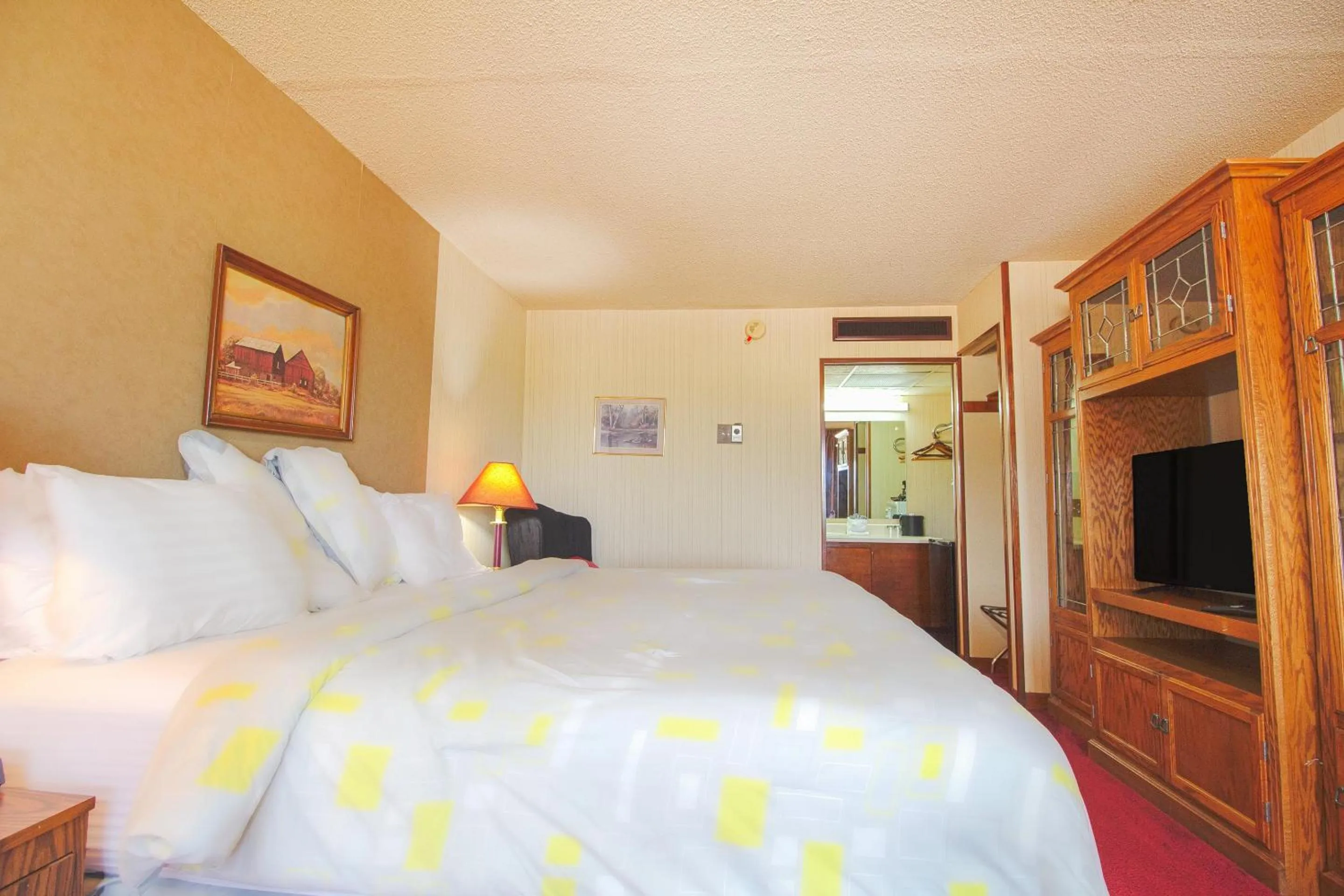 Bedroom, Bed in HomeTown Inn By OYO - Liberal, KS