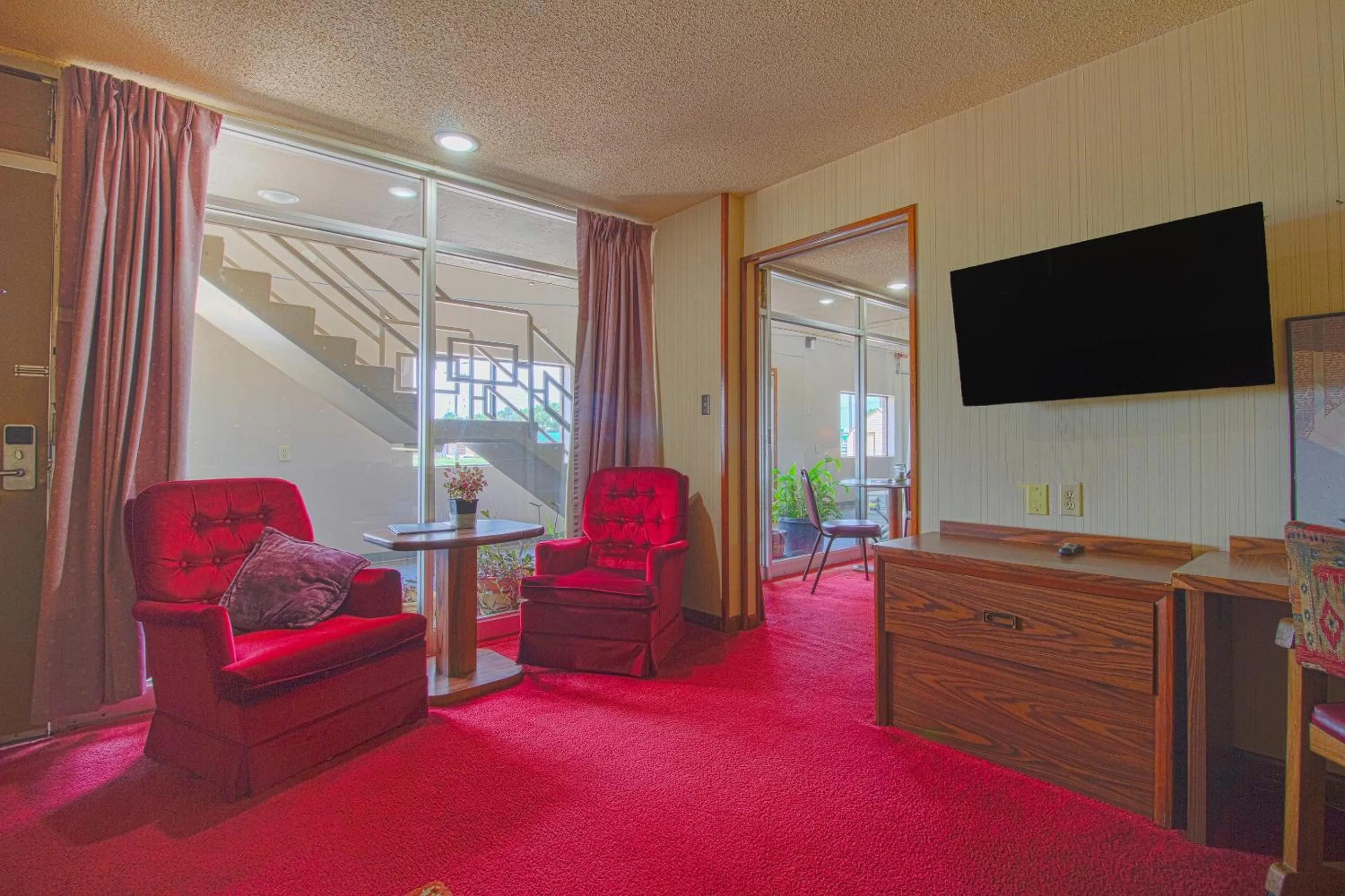 Bedroom in HomeTown Inn By OYO - Liberal, KS