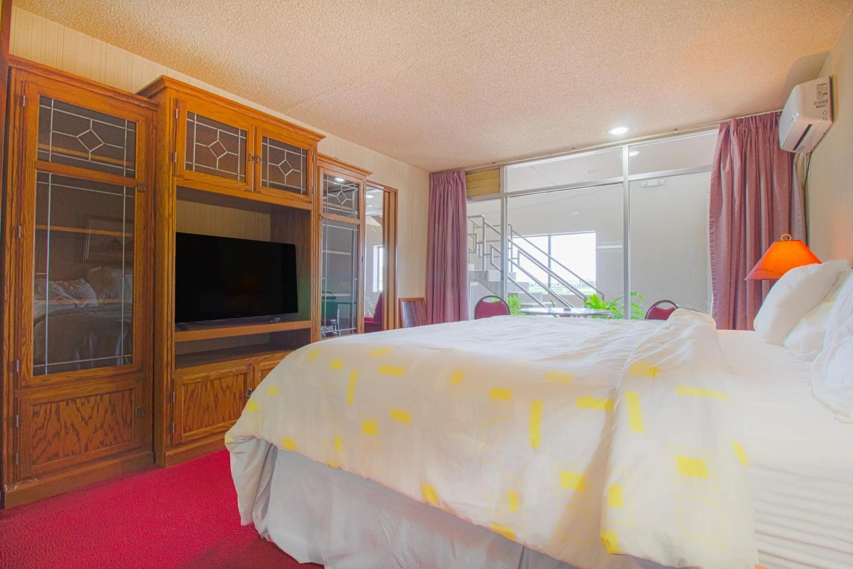 Bedroom, Bed in HomeTown Inn By OYO - Liberal, KS