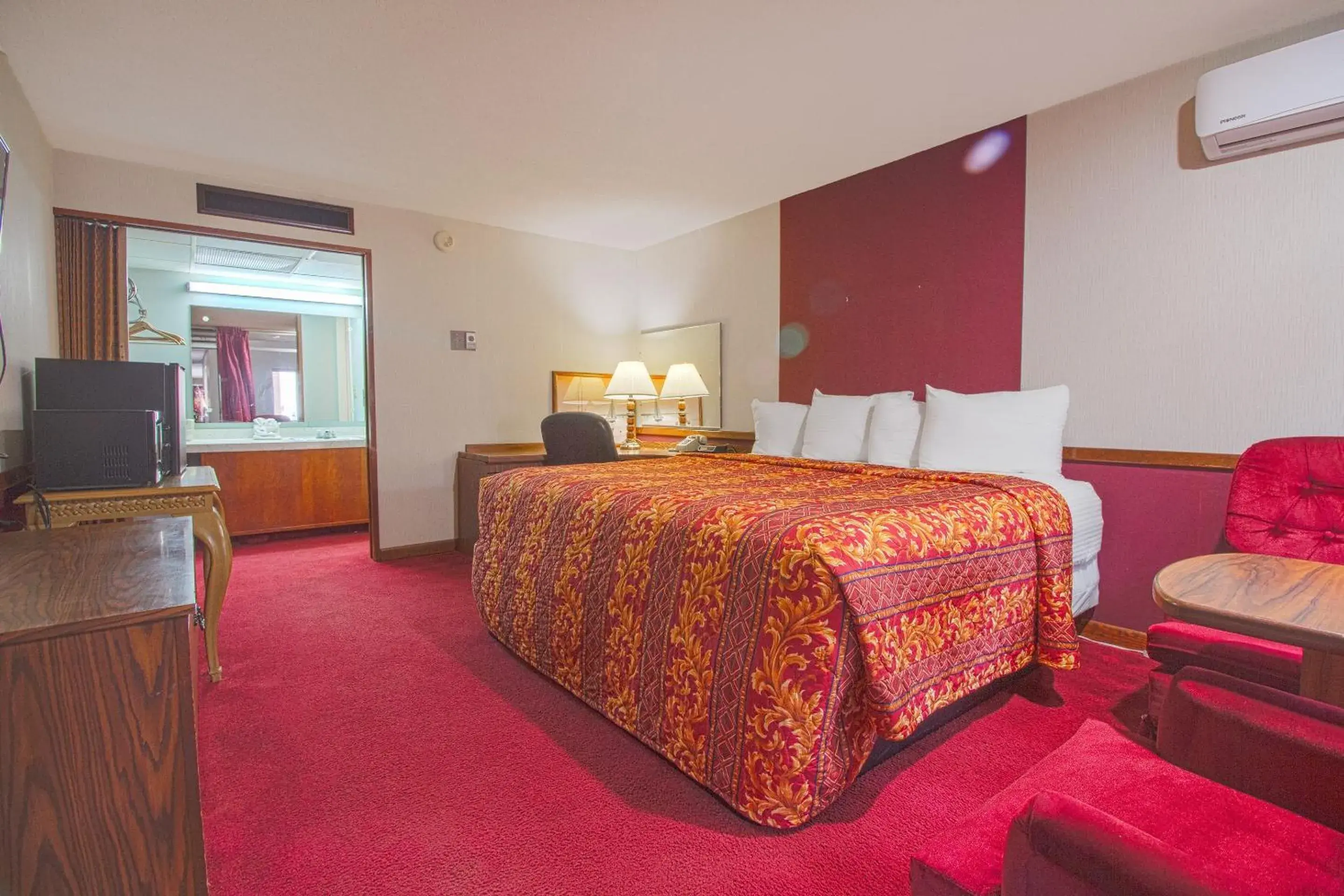 King Bed Non-Smoking in HomeTown Inn By OYO - Liberal, KS King Bed Non-Smoking in HomeTown Inn By OYO - Liberal, KS