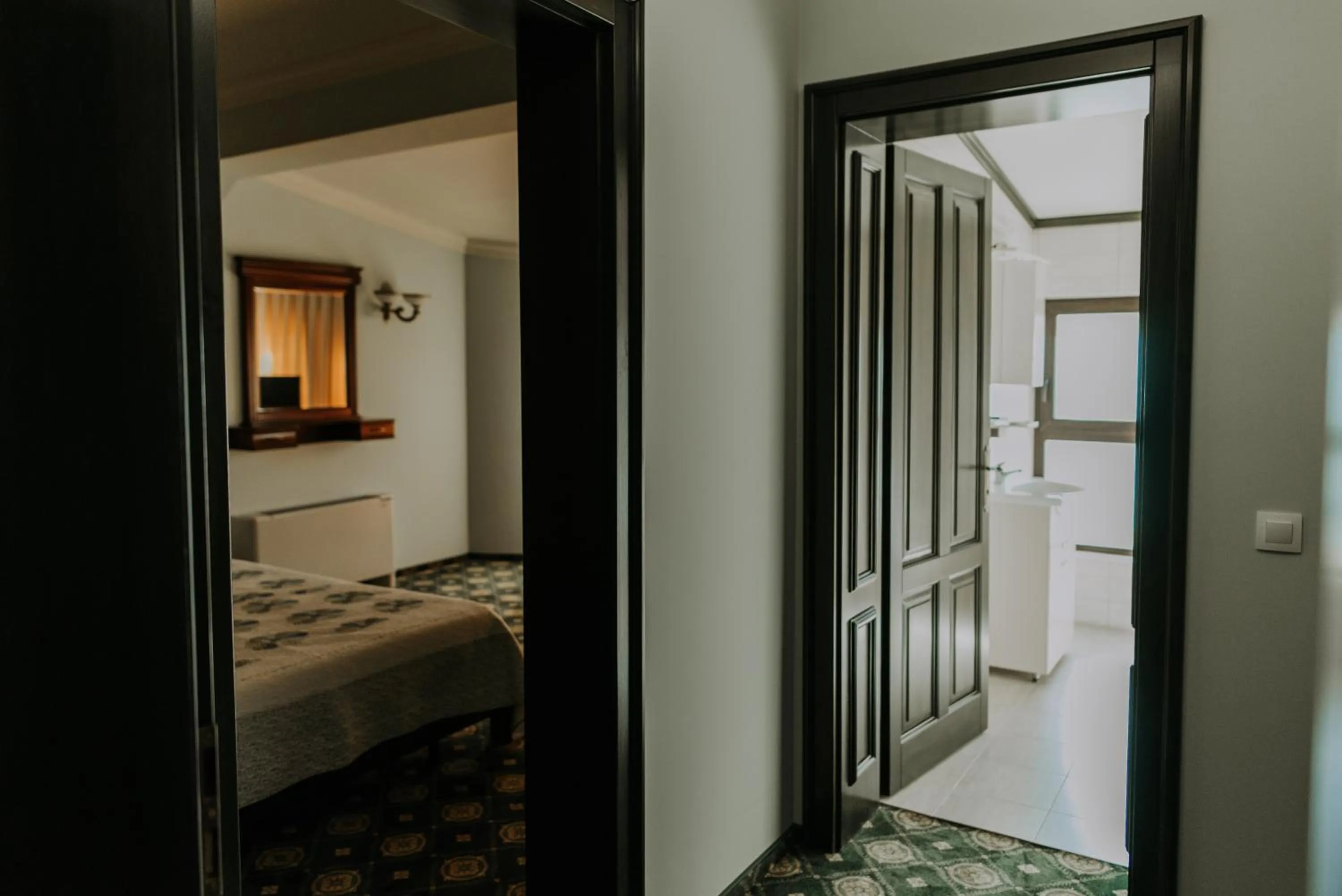 Photo of the whole room, Bed in Regal Beius