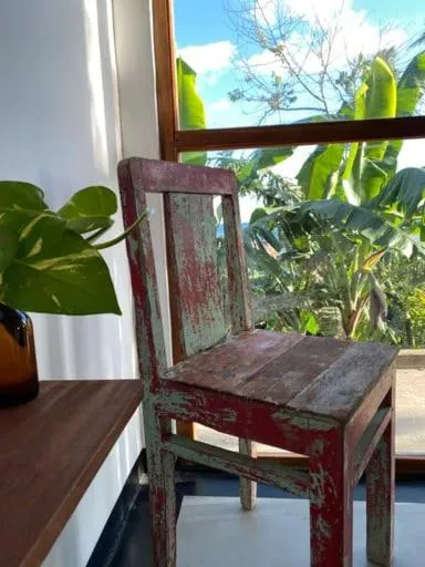 Living room in Sky Mountain Café with seaview