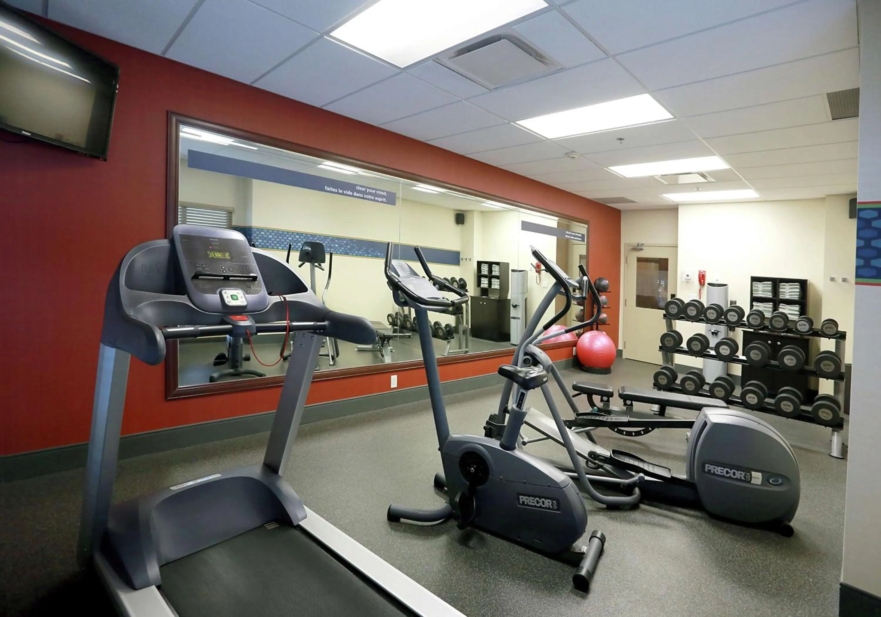 Fitness centre/facilities in Hampton Inn & Suites Laval