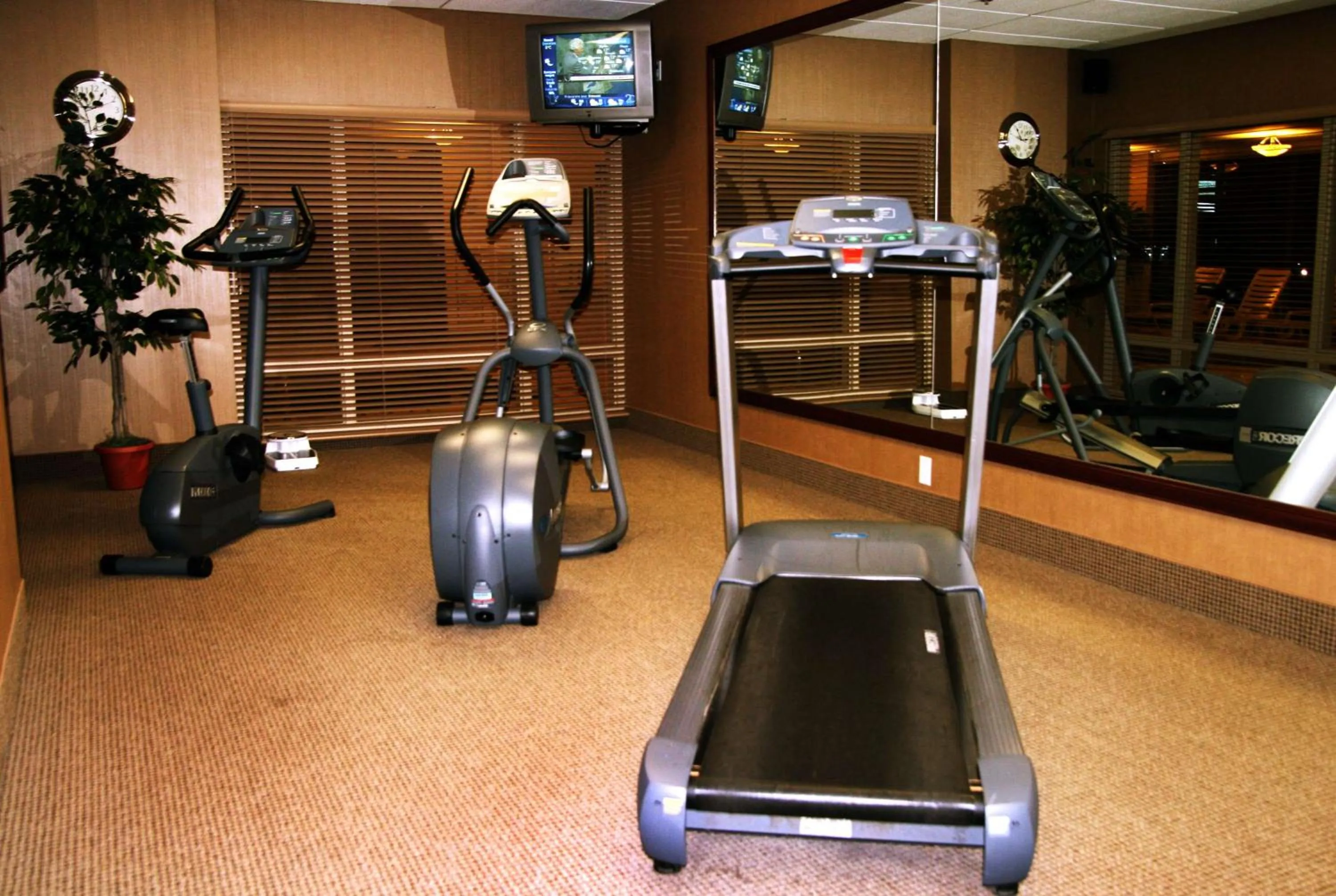 Fitness centre/facilities in Hampton Inn & Suites Laval