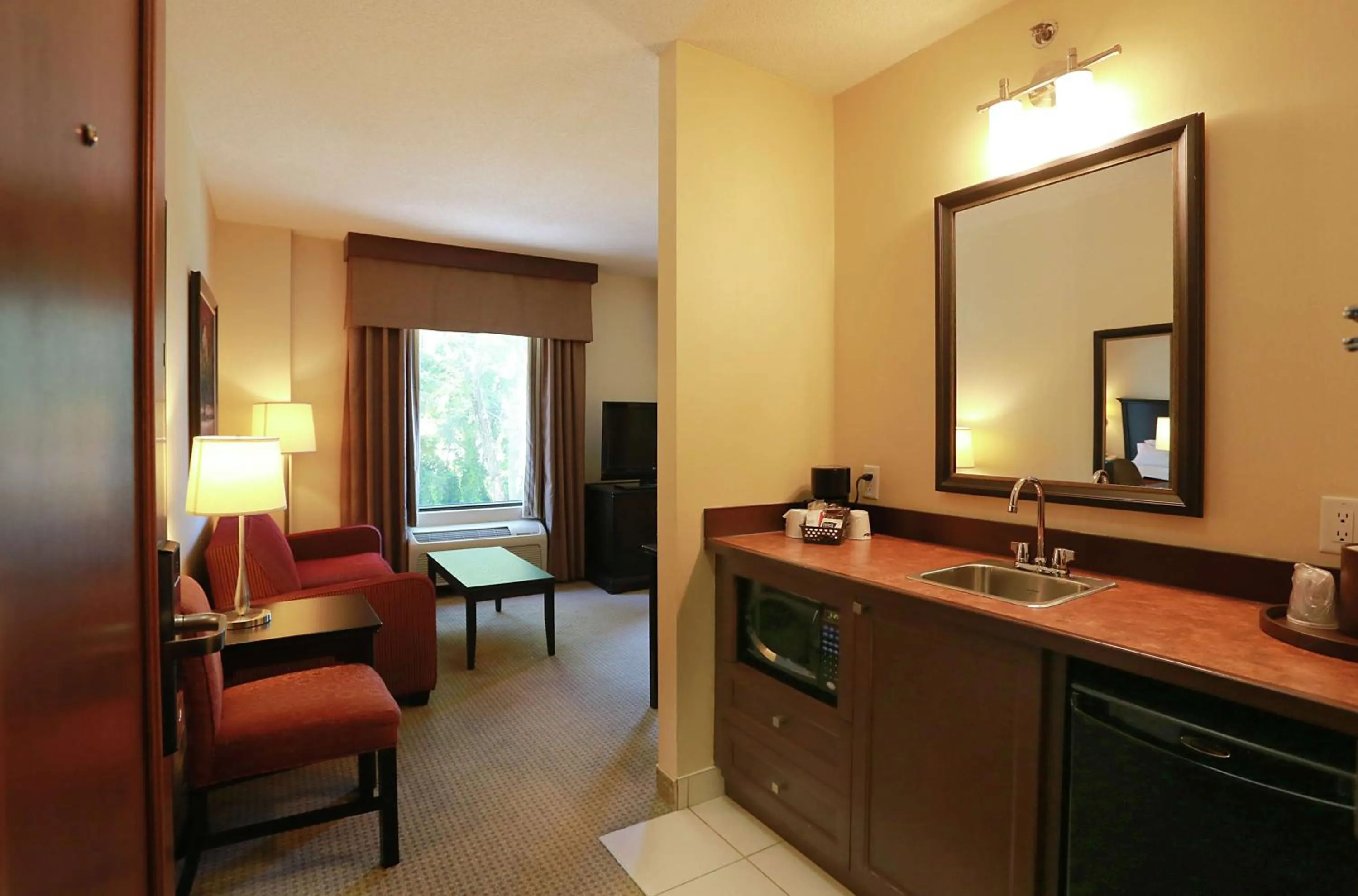 Bedroom in Hampton Inn & Suites Laval