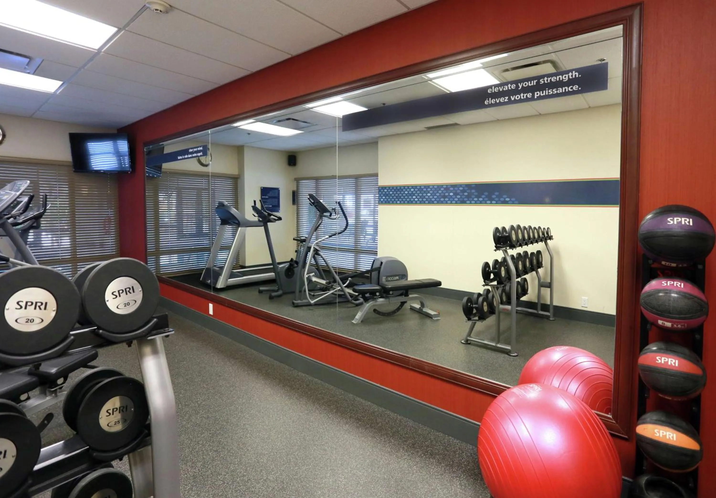 Fitness centre/facilities in Hampton Inn & Suites Laval