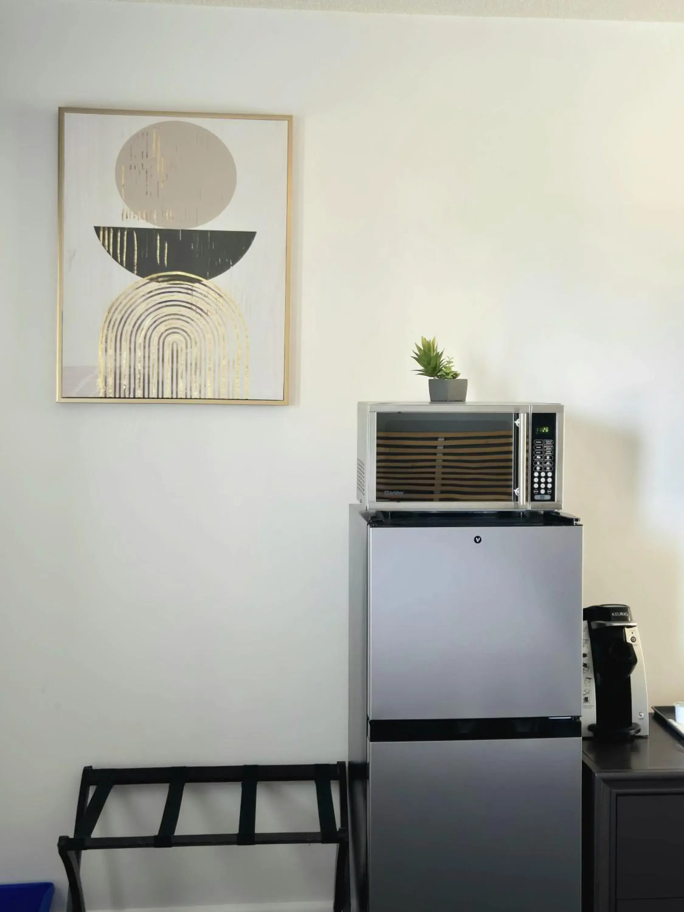 Queen Room in Lord Nelson Motel Queen Room in Lord Nelson Motel