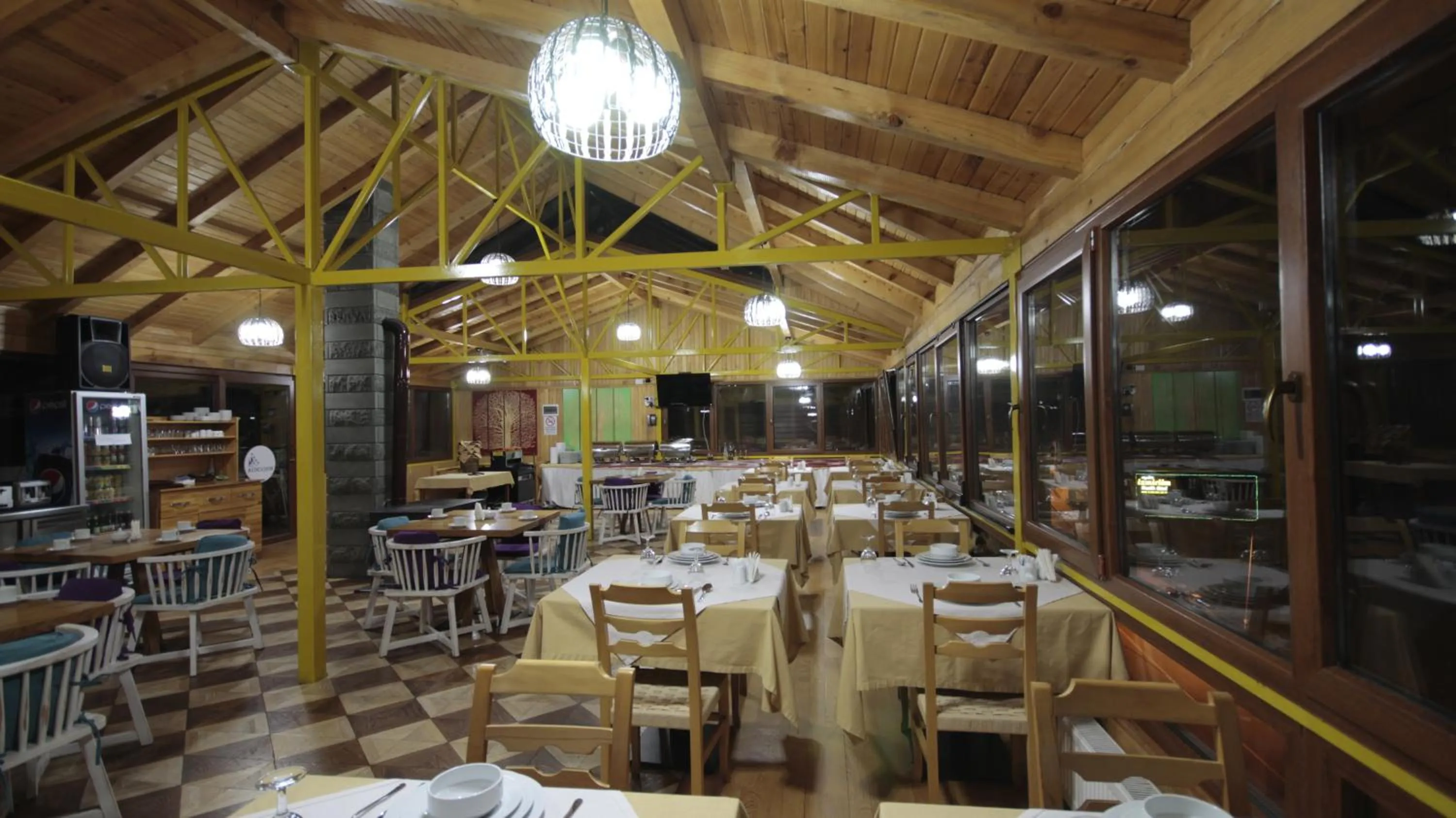 Restaurant/places to eat in Ayderoom Hotel