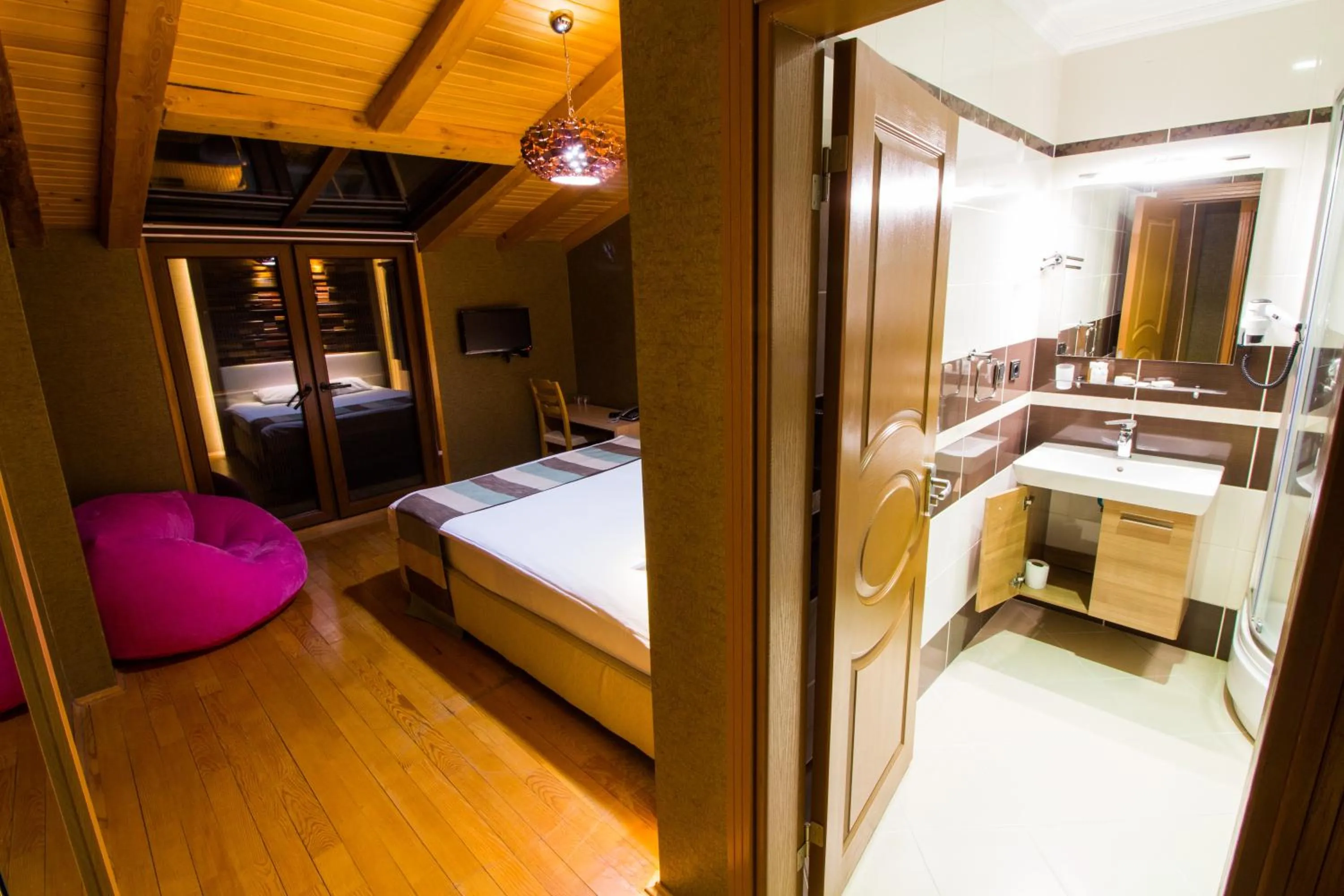 Photo of the whole room, Bed in Ayderoom Hotel