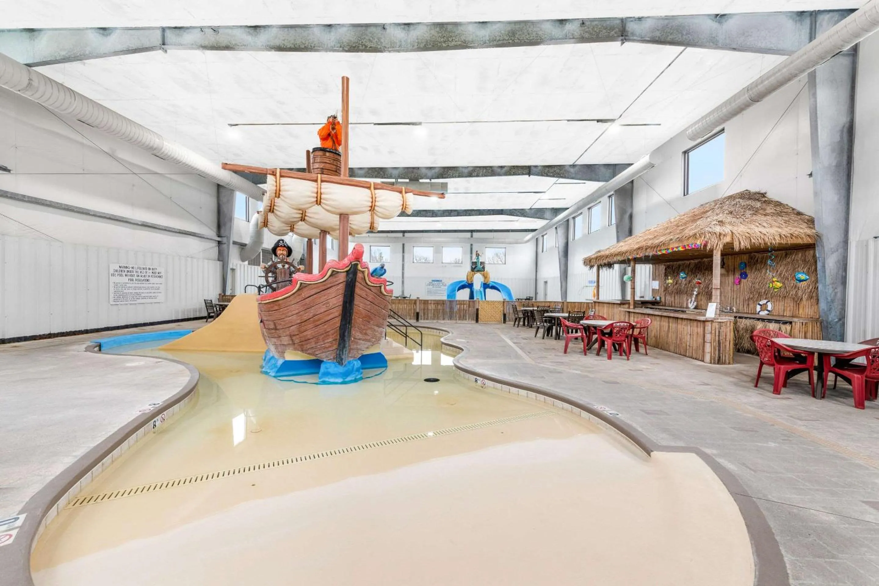 Swimming pool in Ramada by Wyndham Columbus Hotel & Conference Center