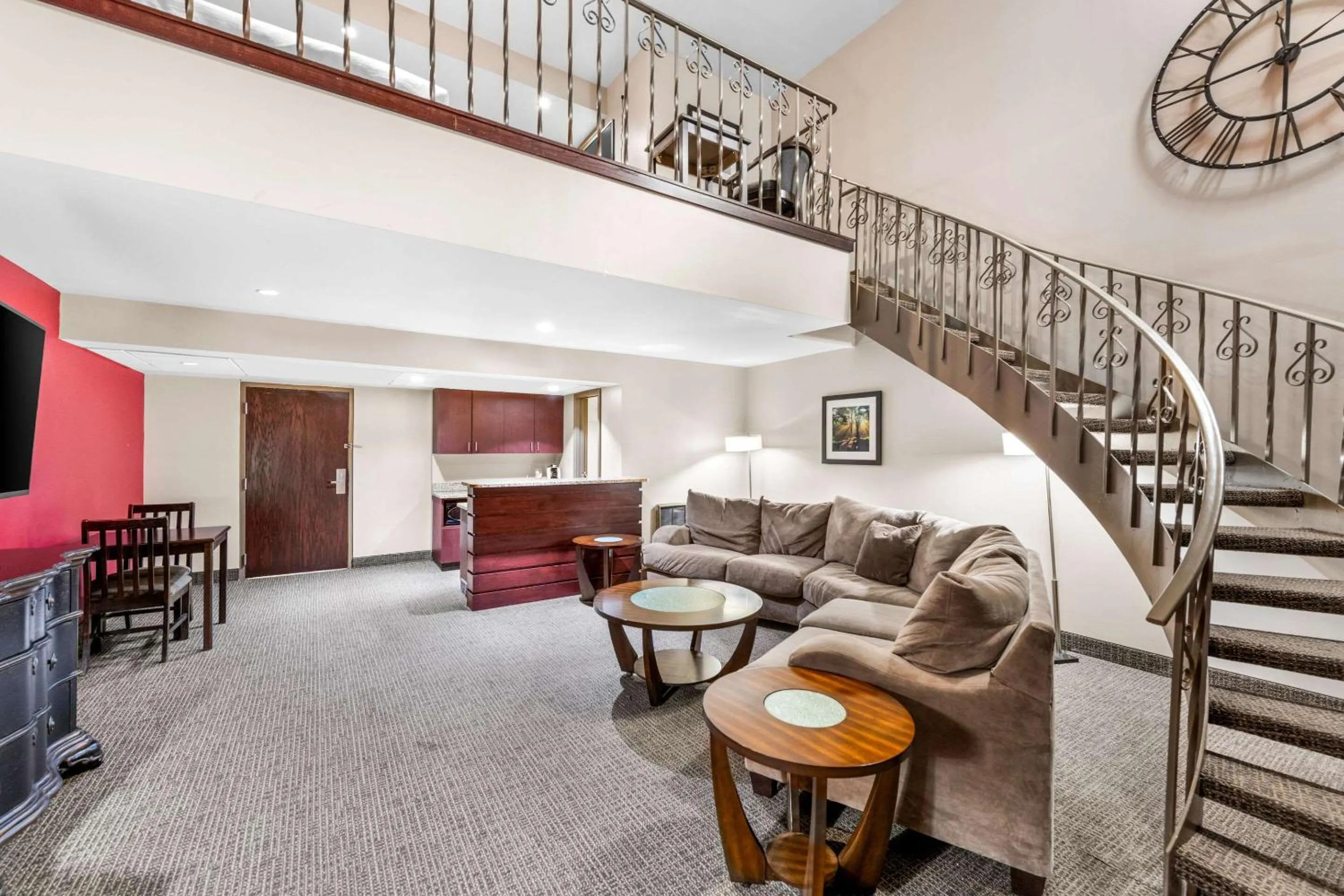 Bedroom in Ramada by Wyndham Columbus Hotel & Conference Center