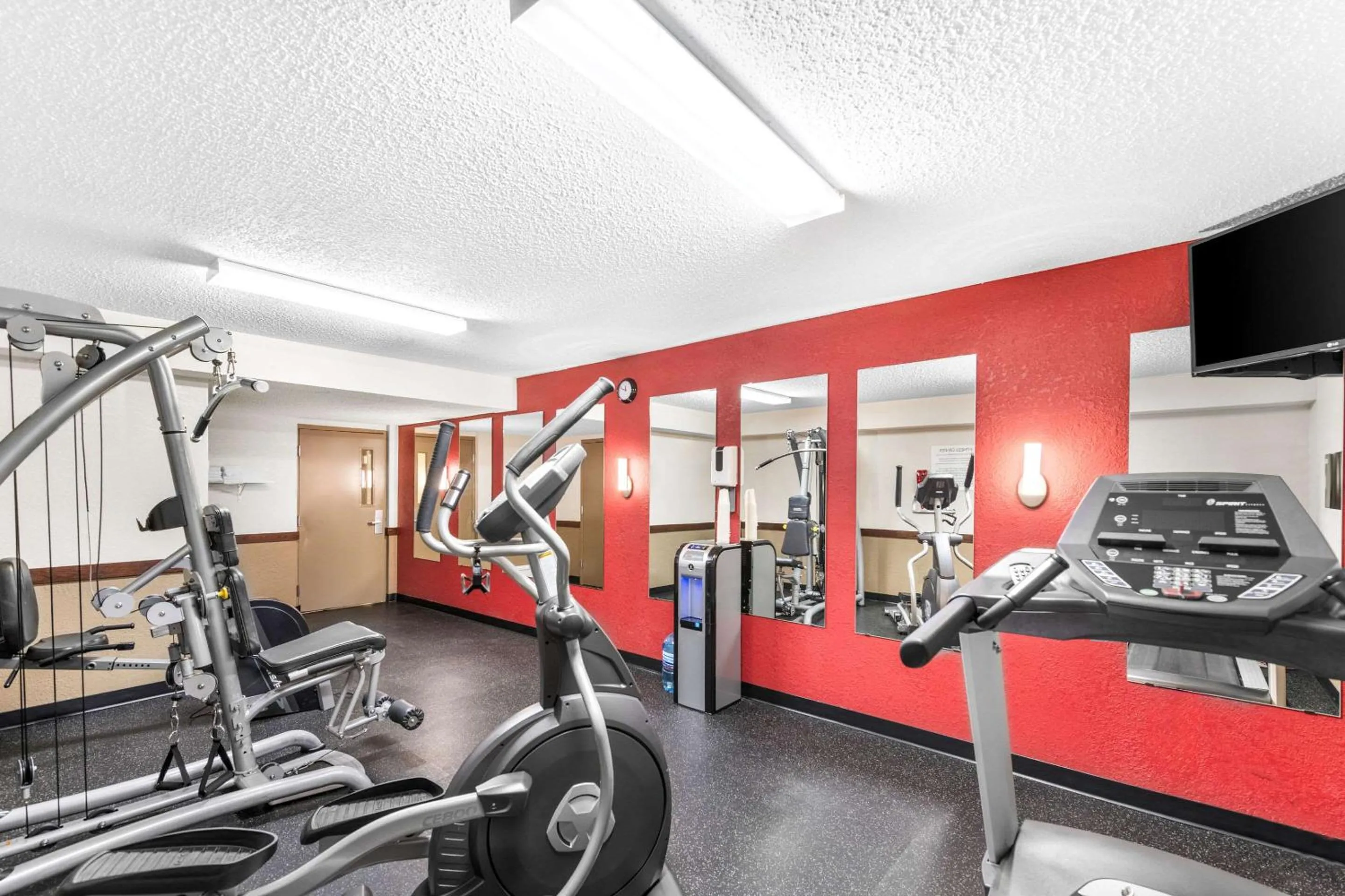 Fitness centre/facilities in Ramada by Wyndham Columbus Hotel & Conference Center