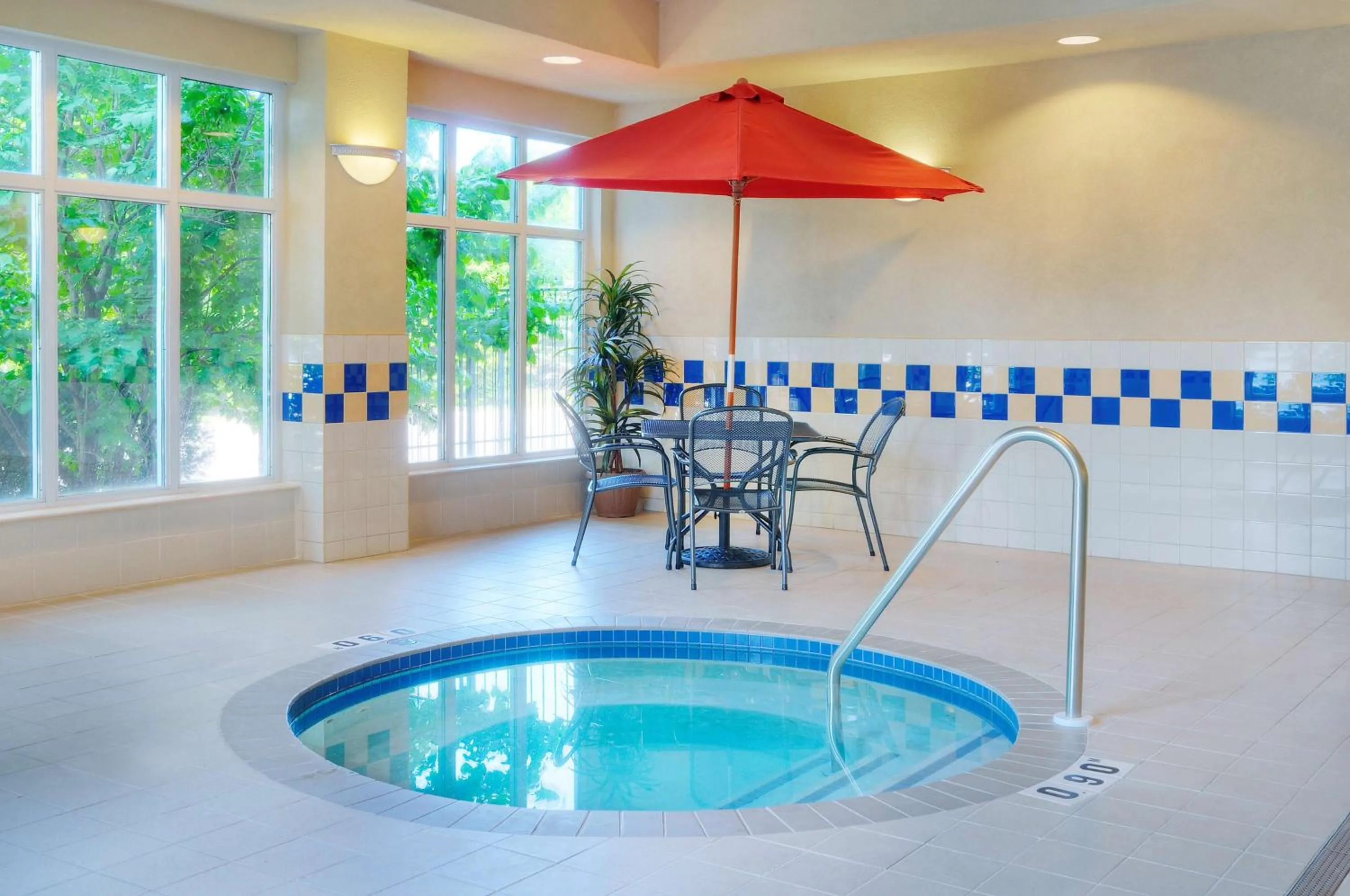 Pool view in Hilton Garden Inn Toronto/Burlington