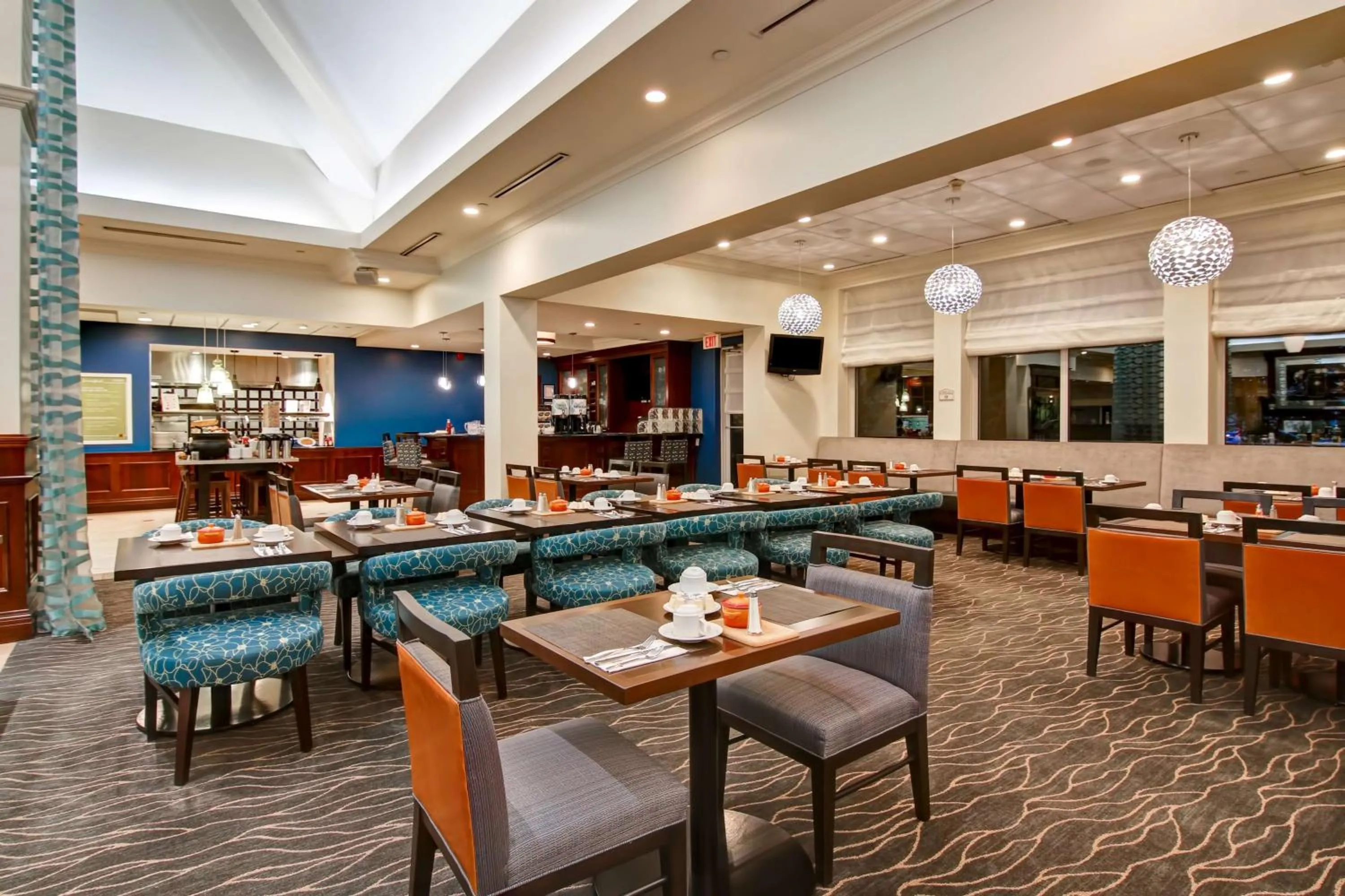 Restaurant/places to eat in Hilton Garden Inn Toronto/Burlington