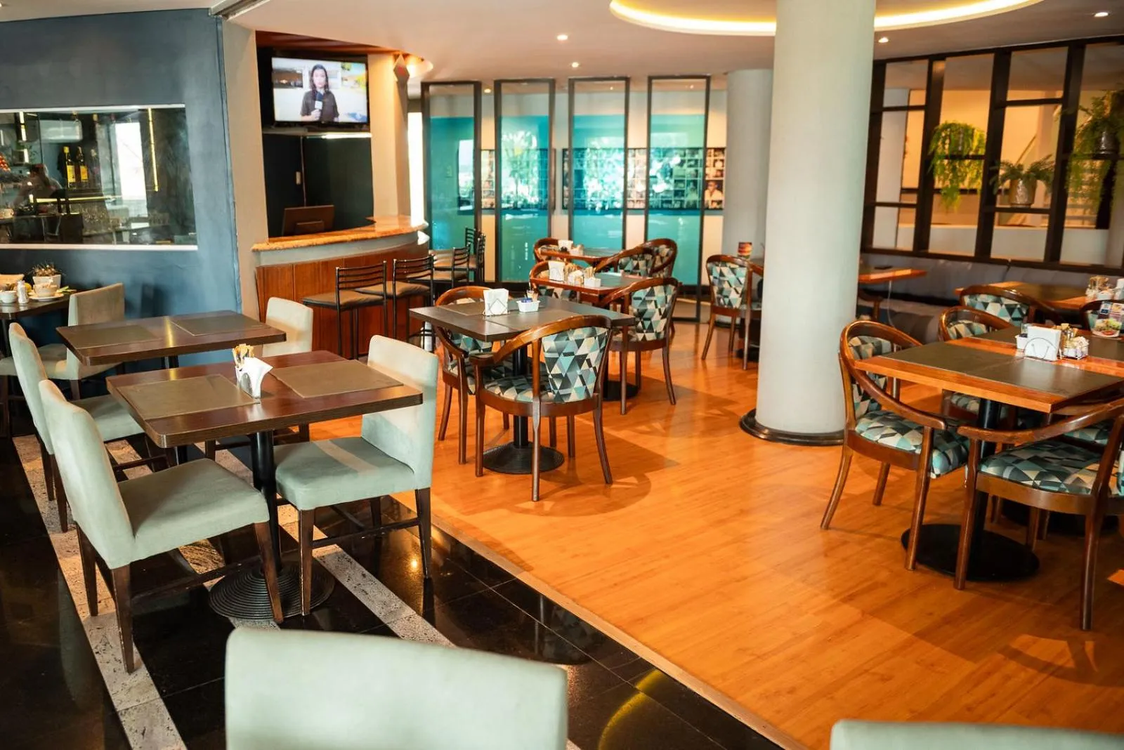 Lounge or bar in Hotel Serrano