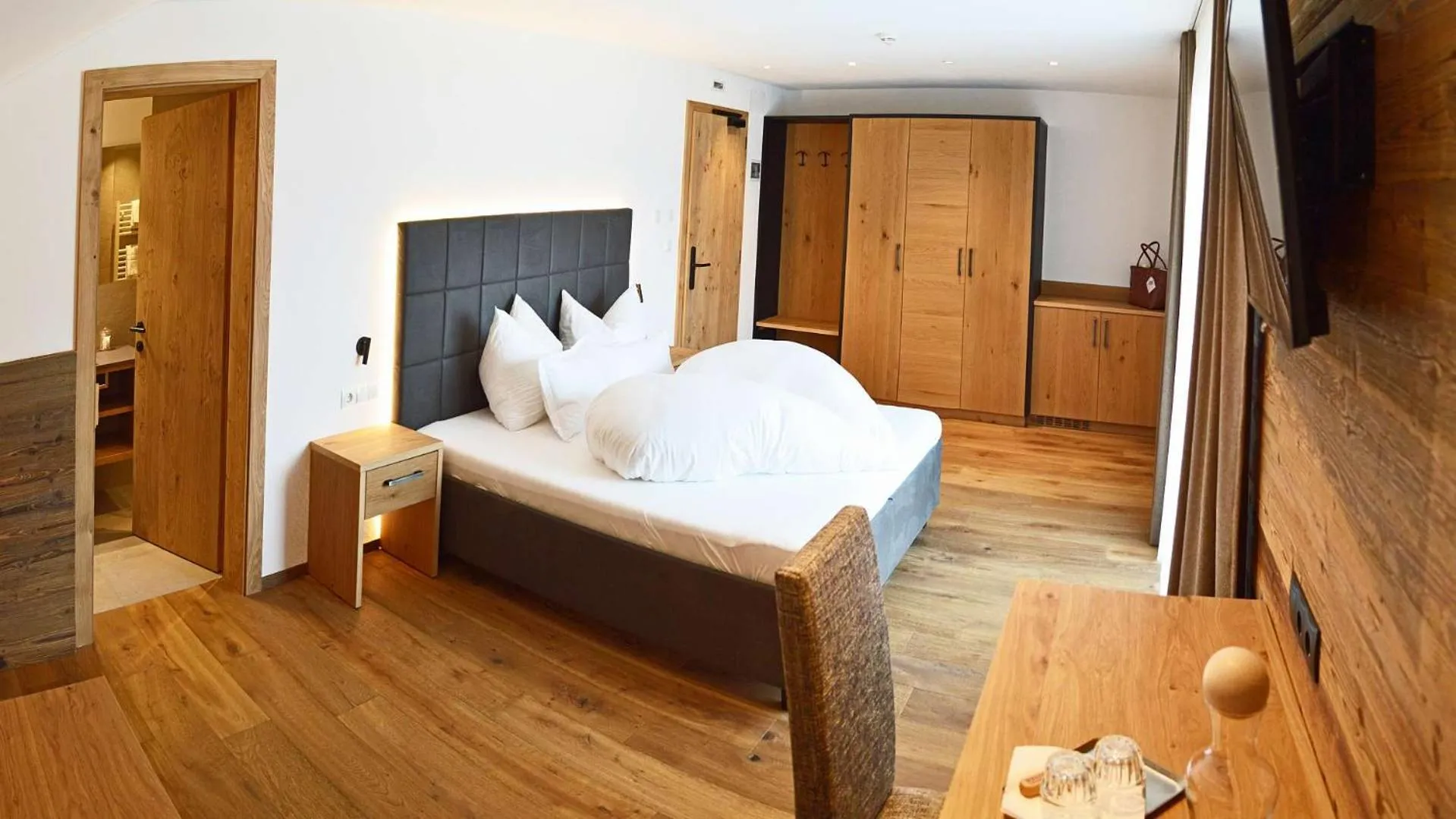 Bedroom, Bed in Hotel Trenker